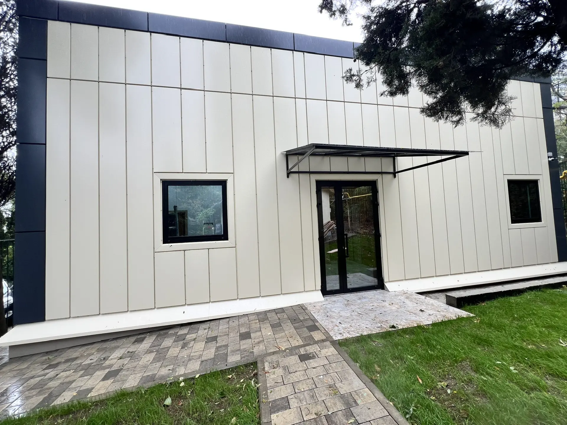 Завод ПК Веста завершил монтаж быстровозводимой музыкальной школы 10Ш х 12Д х 3.3В из ЛСТК в п. Гурзуф, Крым, Россия