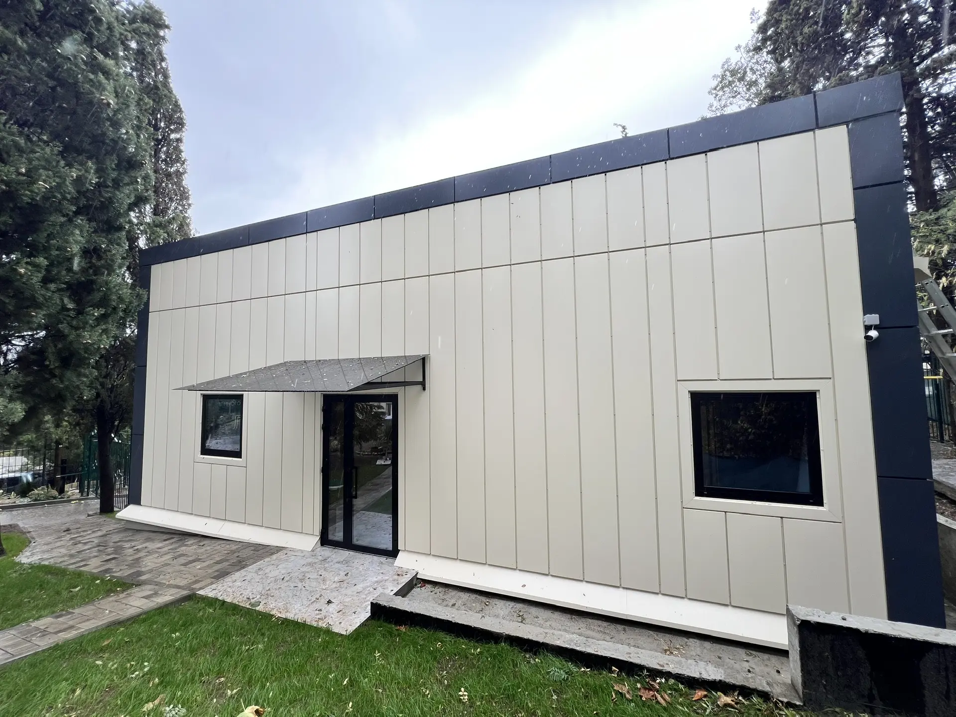 Завод ПК Веста завершил монтаж быстровозводимой музыкальной школы 10Ш х 12Д х 3.3В из ЛСТК в п. Гурзуф, Крым, Россия