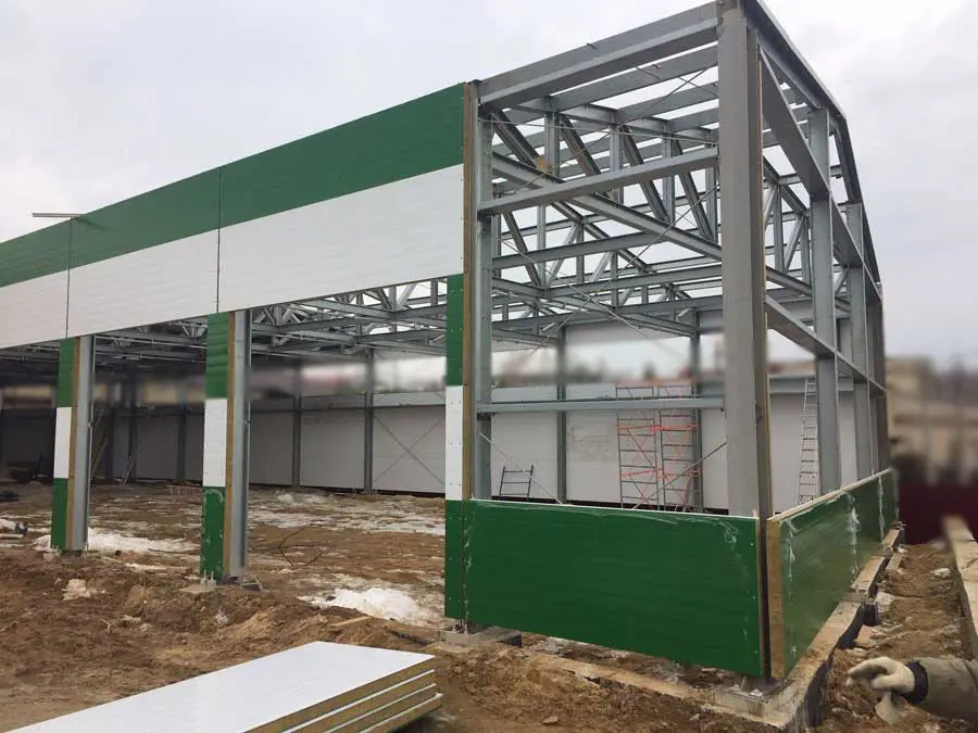 ПК «Веста» объявляет о монтаже быстровозводимого склада для хранения военной техники в г. Калуга, Россия