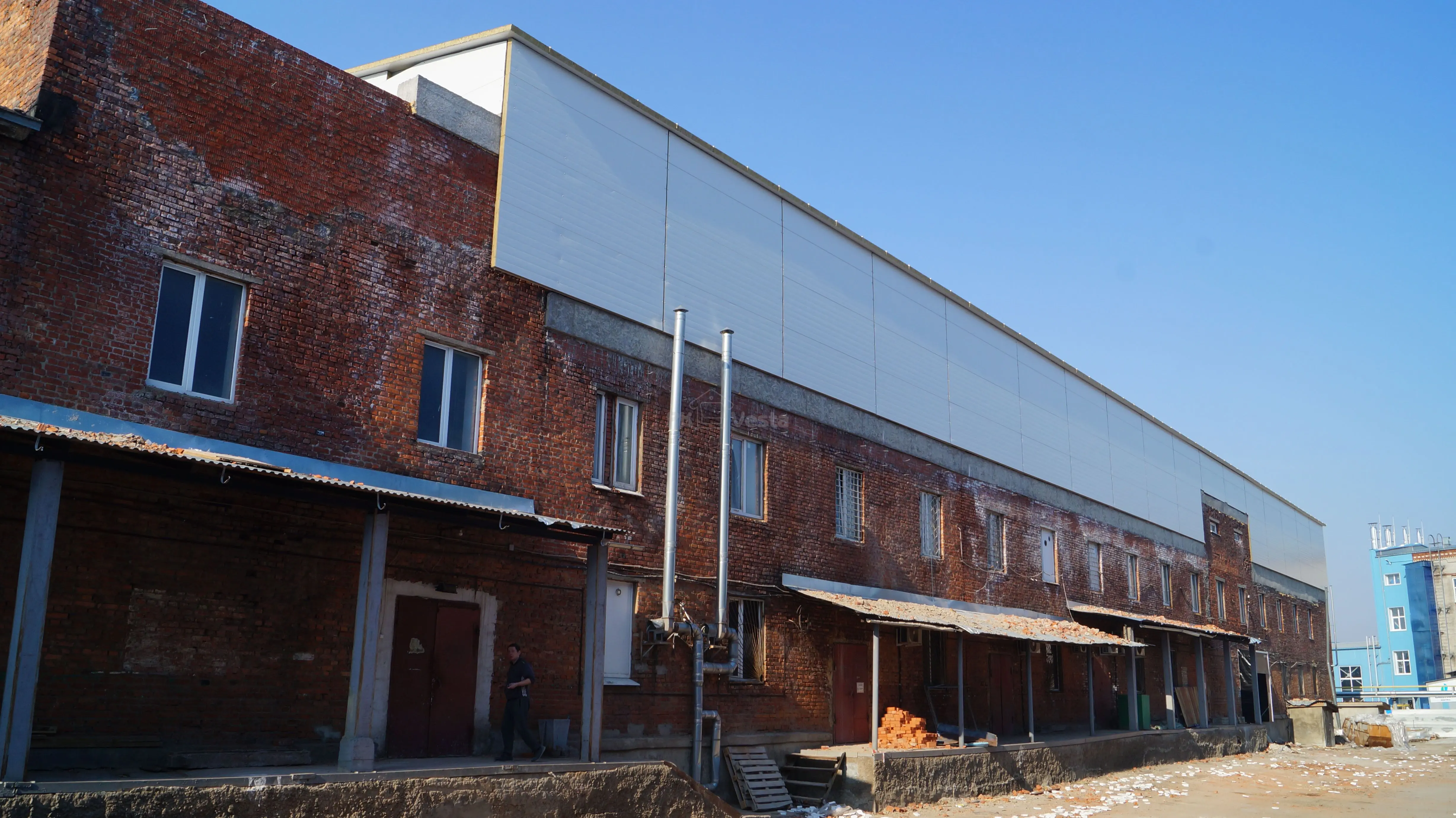 ПК «Веста» объявляет о начале монтажа быстровозводимой надстройки 15 х 70 х 3.3 из ЛСТК для третьего этажа старого здания под техническую зону, склады и офисы в г. Тула, Россия