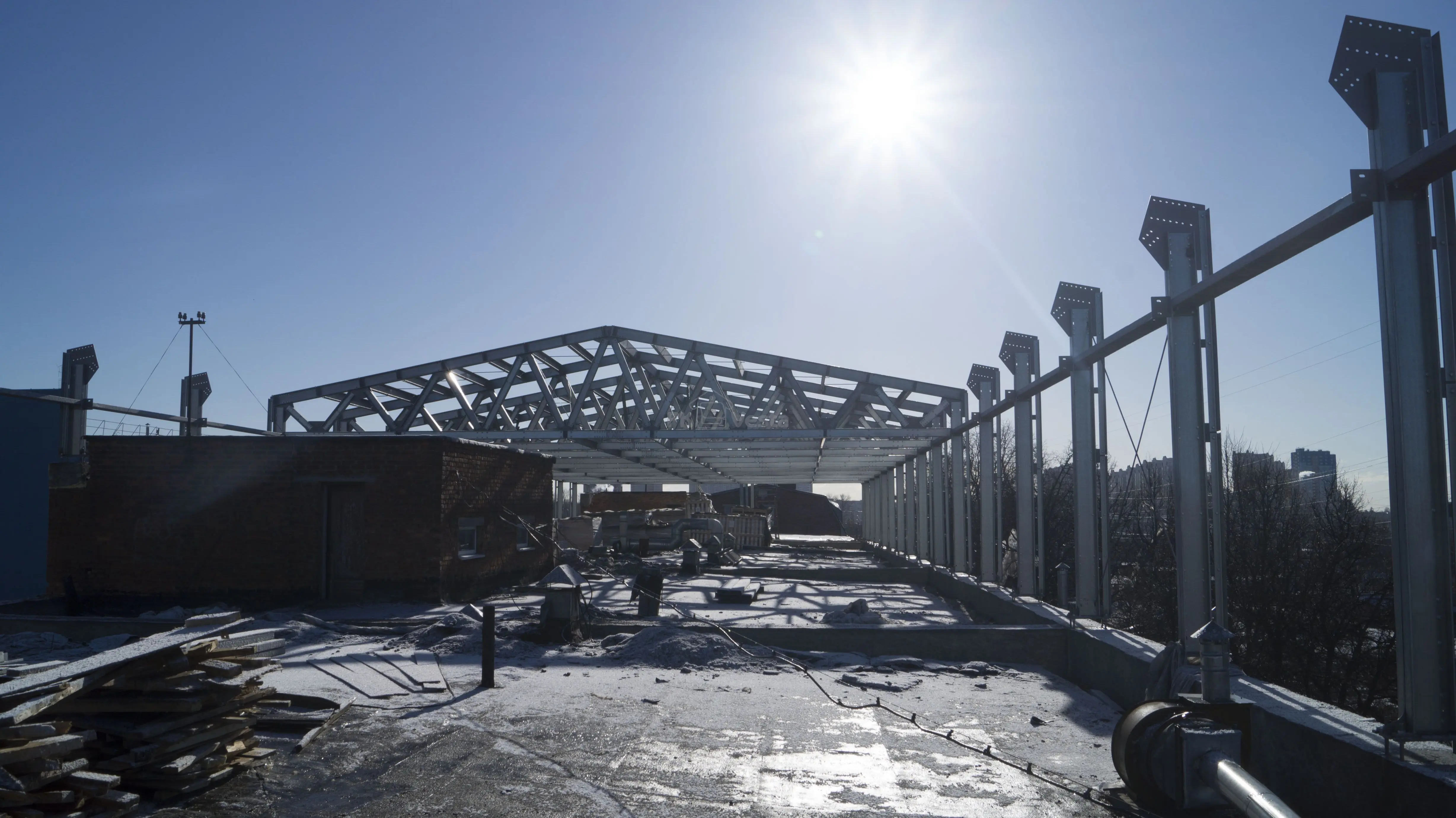 ПК «Веста» объявляет о начале монтажа быстровозводимой надстройки 15 х 70 х 3.3 из ЛСТК для третьего этажа старого здания под техническую зону, склады и офисы в г. Тула, Россия