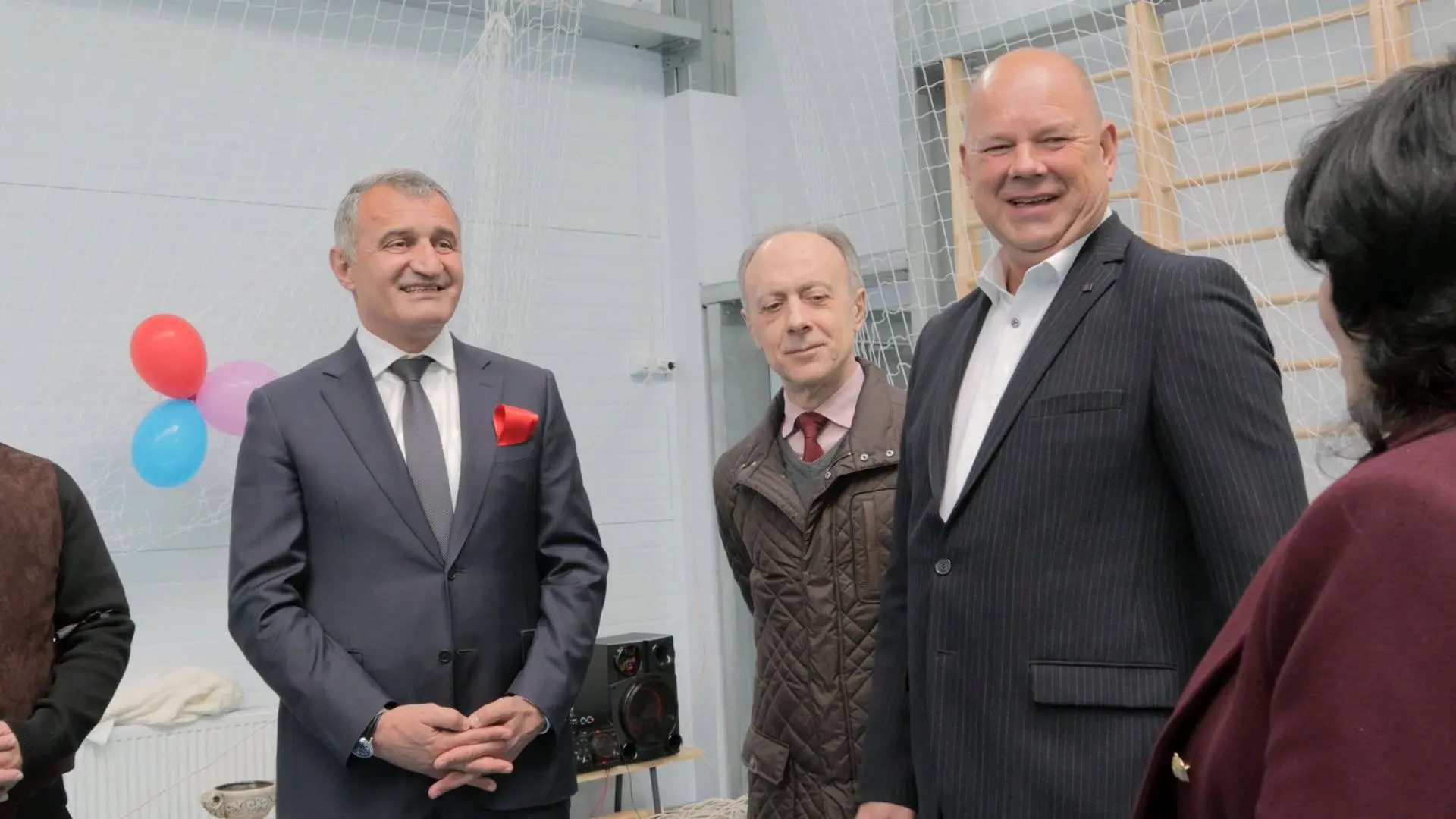 Завод ПК Веста объявляет об экспортном заказе быстровозводимого типового спортивного зала 15х30х7.2 в г. Цхинвал, республика Южная Осетия.