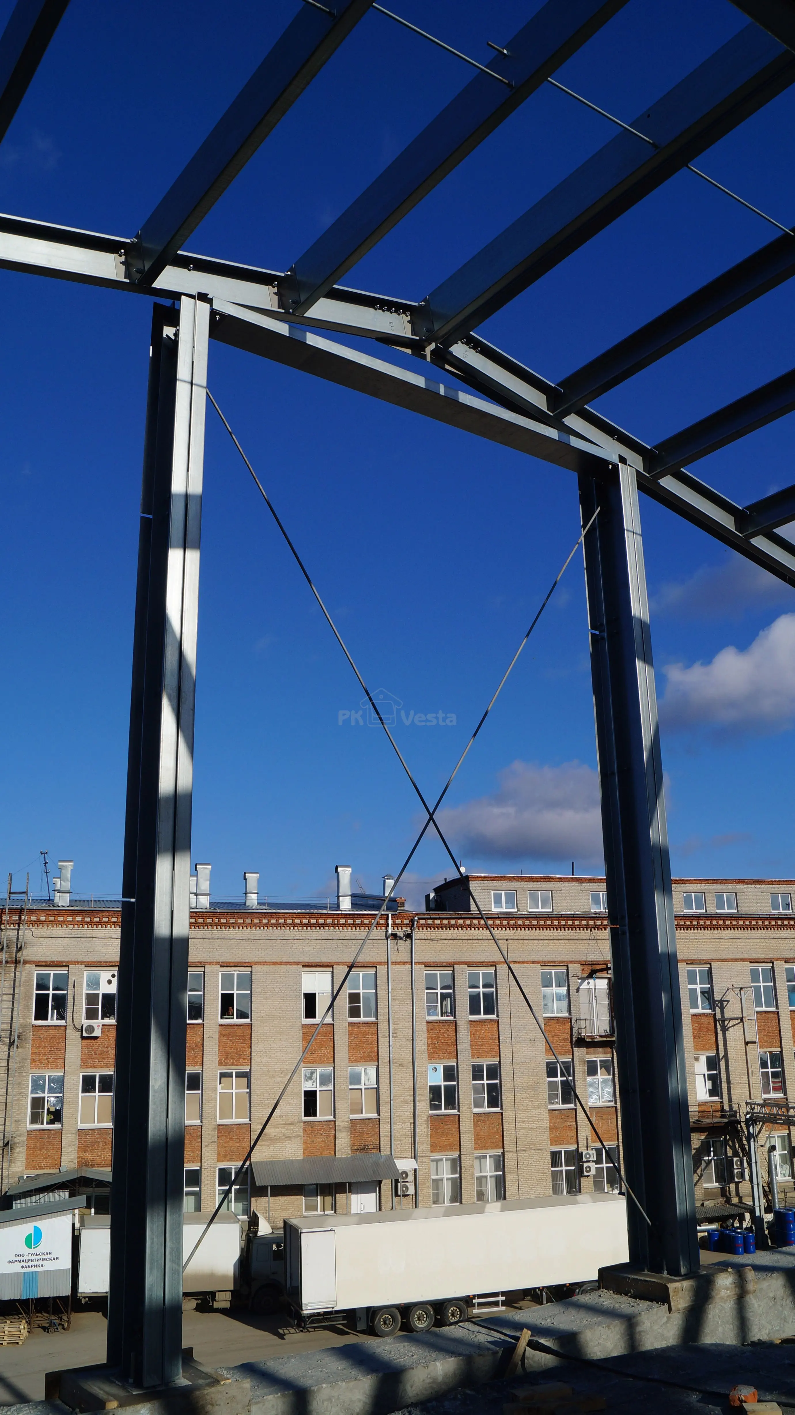 ПК «Веста» объявляет о начале монтажа быстровозводимой надстройки 15 х 70 х 3.3 из ЛСТК для третьего этажа старого здания под техническую зону, склады и офисы в г. Тула, Россия