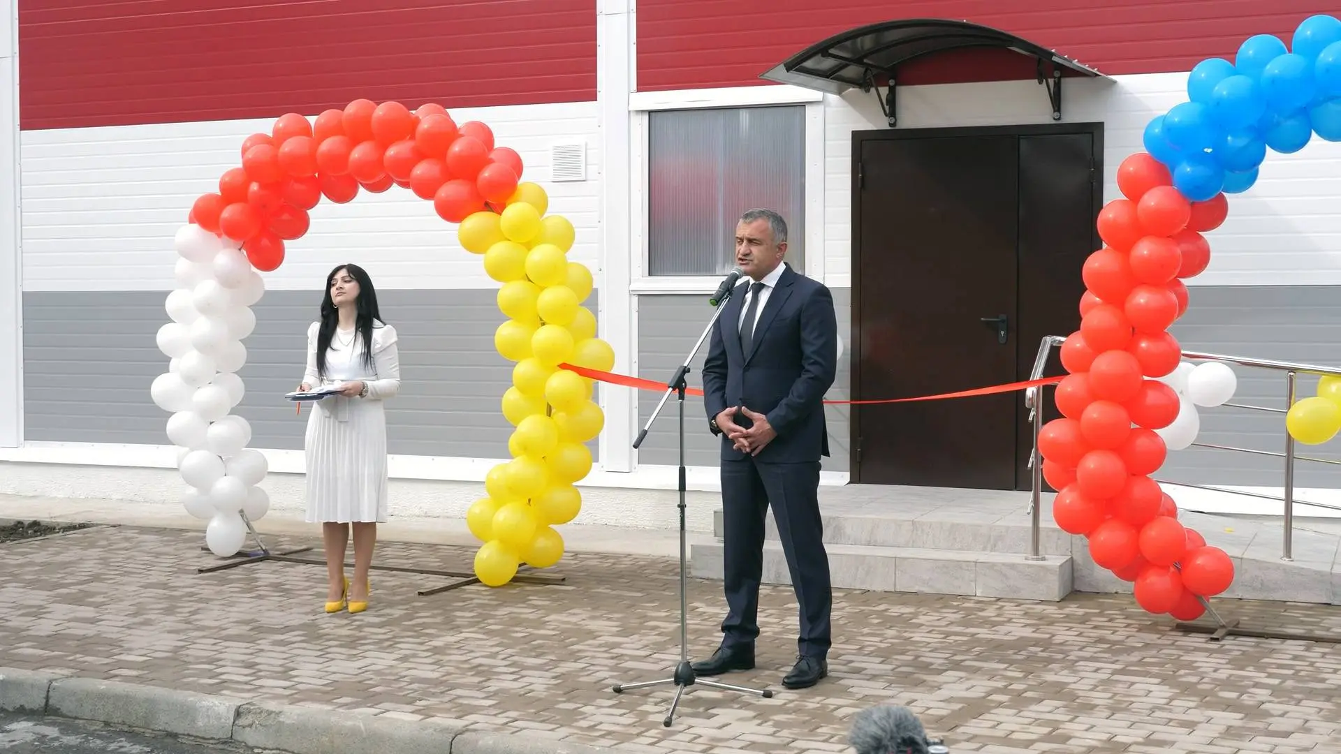 Завод ПК Веста объявляет об экспортном заказе быстровозводимого типового спортивного зала 15х30х7.2 в г. Цхинвал, республика Южная Осетия.