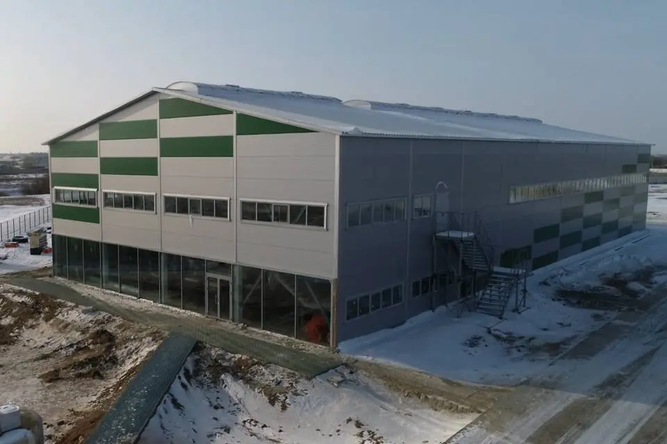 Завод ПК Веста объявляет о завершении монтажа быстровозводимого завода/офиса 24х60х8 по изготовлению солнечных батарей в г. Аксай, Казахстан