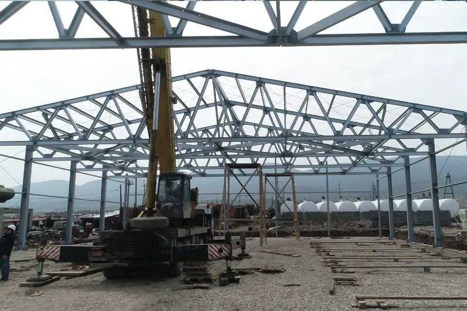 Завод ПК Веста объявляет о монтаже быстровозводимого торгового центра 30х60Дх6В в г. Махачкала, Россия