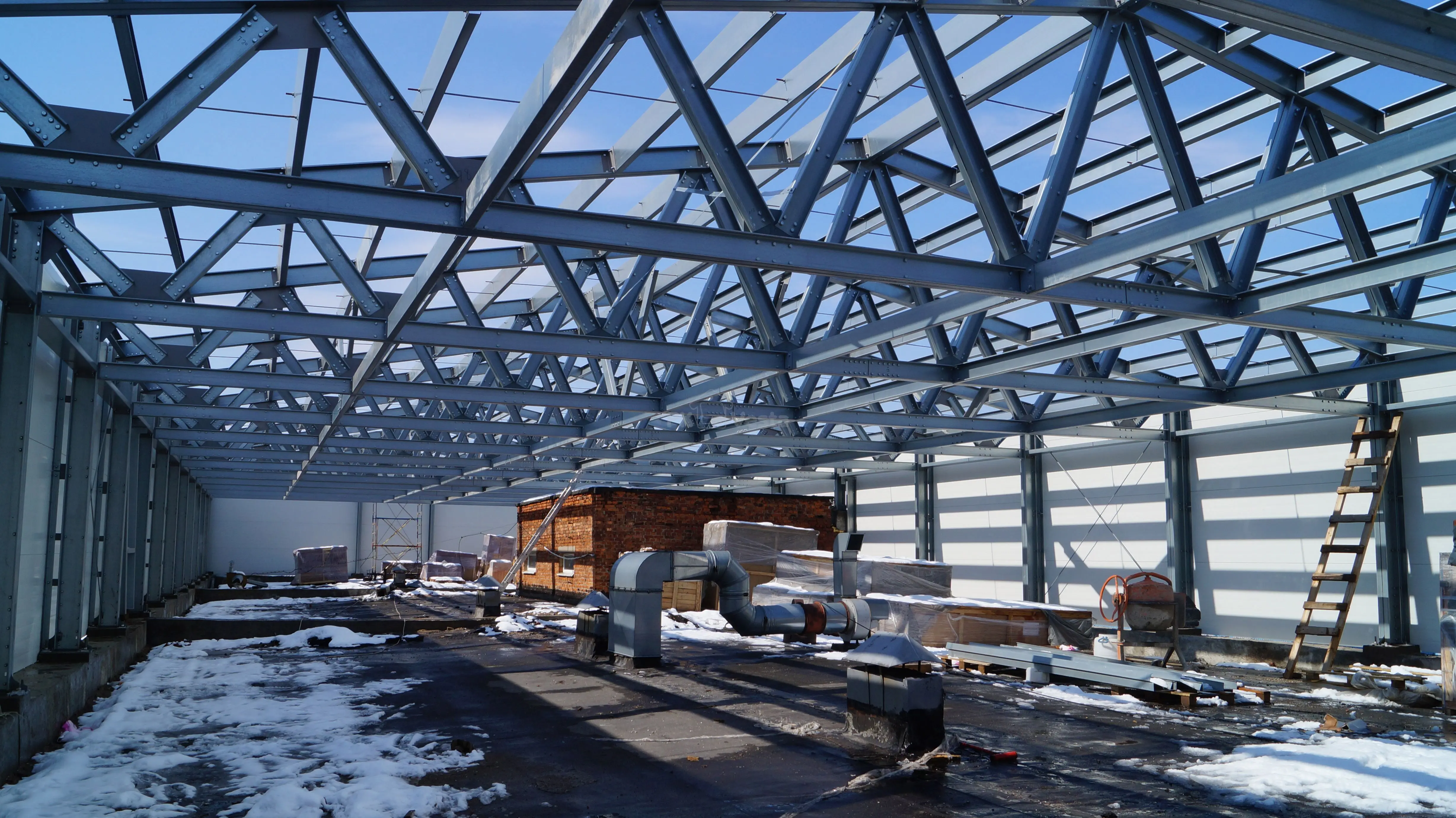 ПК «Веста» объявляет о начале монтажа быстровозводимой надстройки 15 х 70 х 3.3 из ЛСТК для третьего этажа старого здания под техническую зону, склады и офисы в г. Тула, Россия