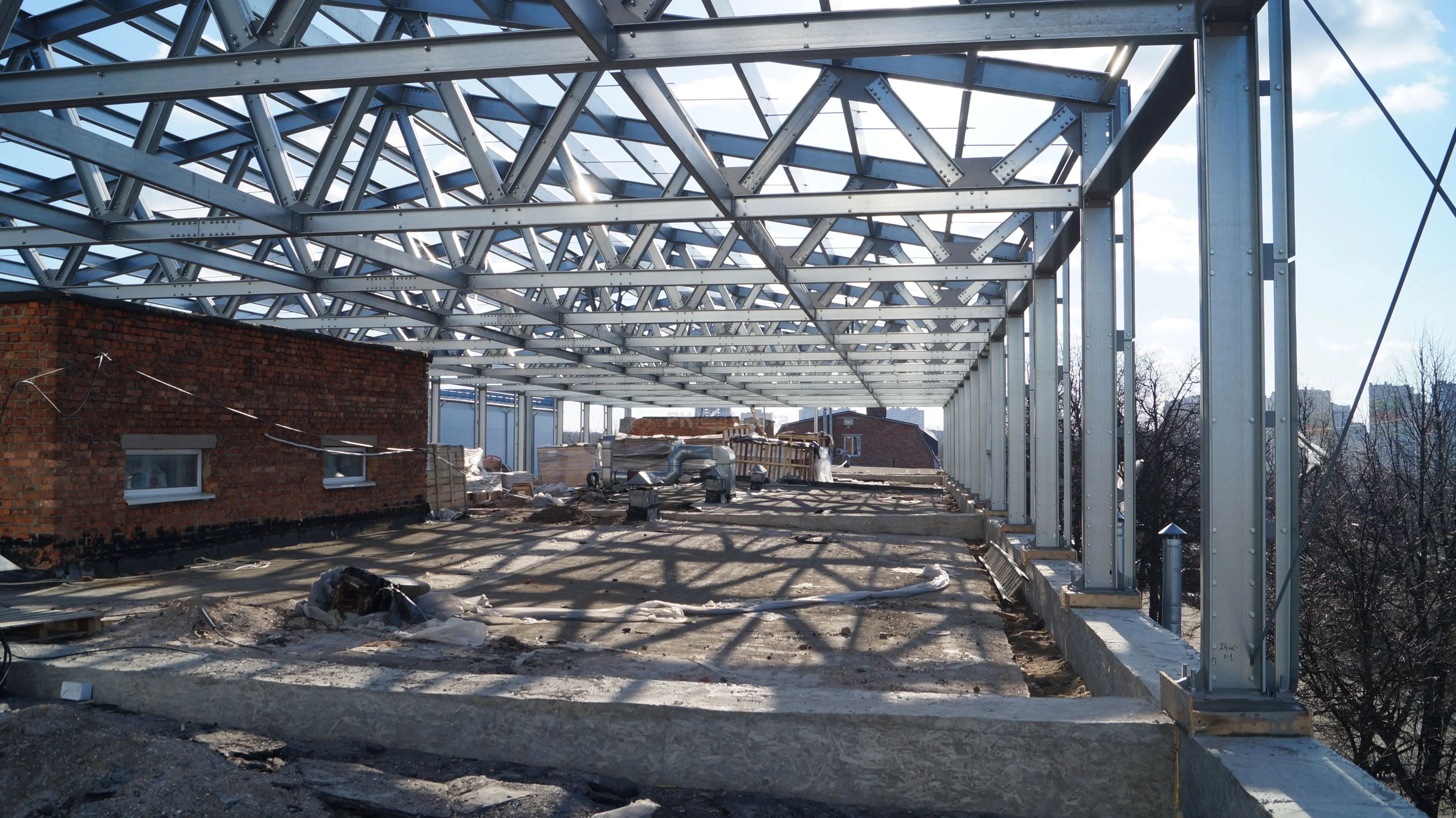 ПК «Веста» объявляет о начале монтажа быстровозводимой надстройки 15 х 70 х 3.3 из ЛСТК для третьего этажа старого здания под техническую зону, склады и офисы в г. Тула, Россия