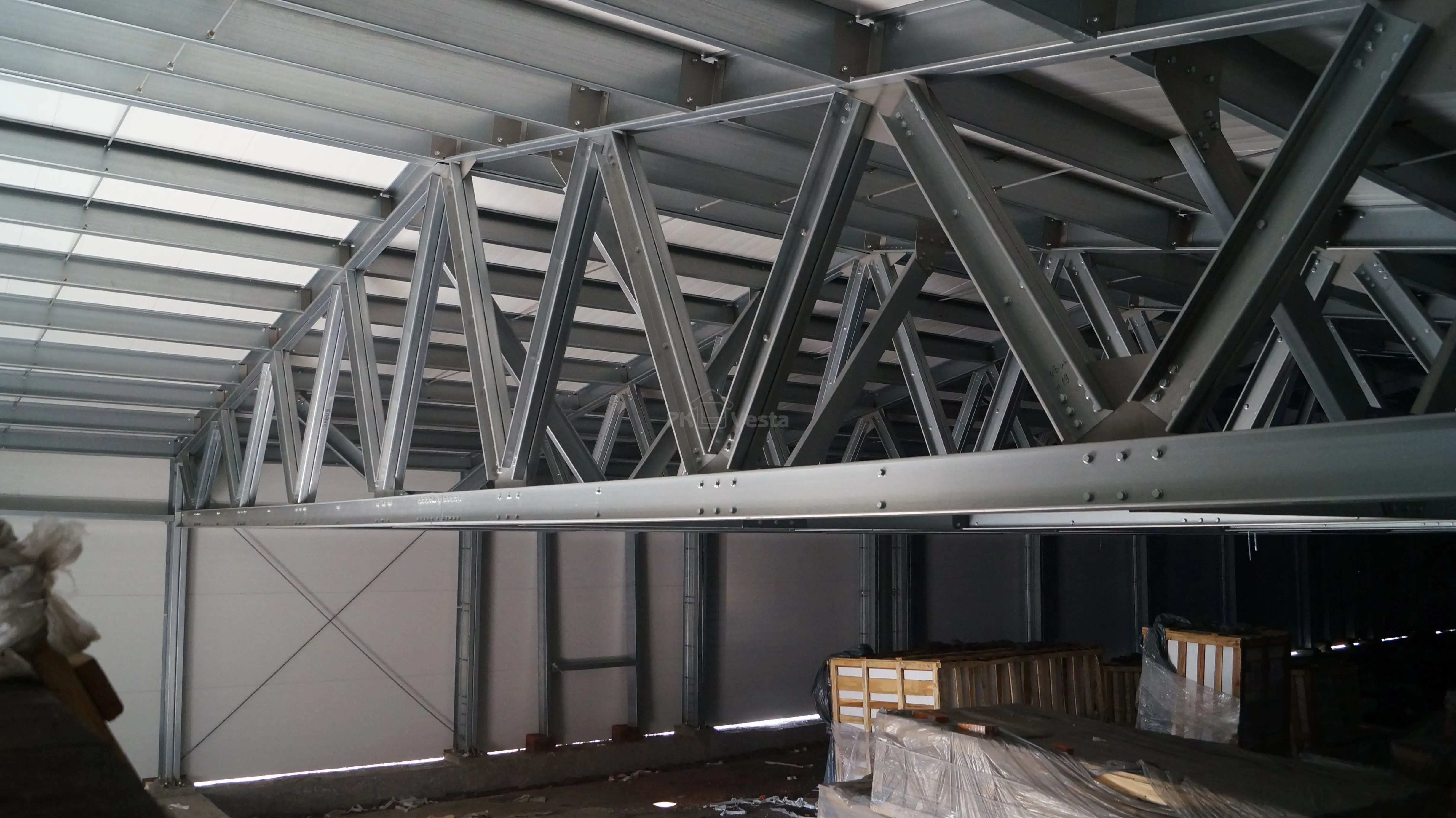 ПК «Веста» объявляет о начале монтажа быстровозводимой надстройки 15 х 70 х 3.3 из ЛСТК для третьего этажа старого здания под техническую зону, склады и офисы в г. Тула, Россия