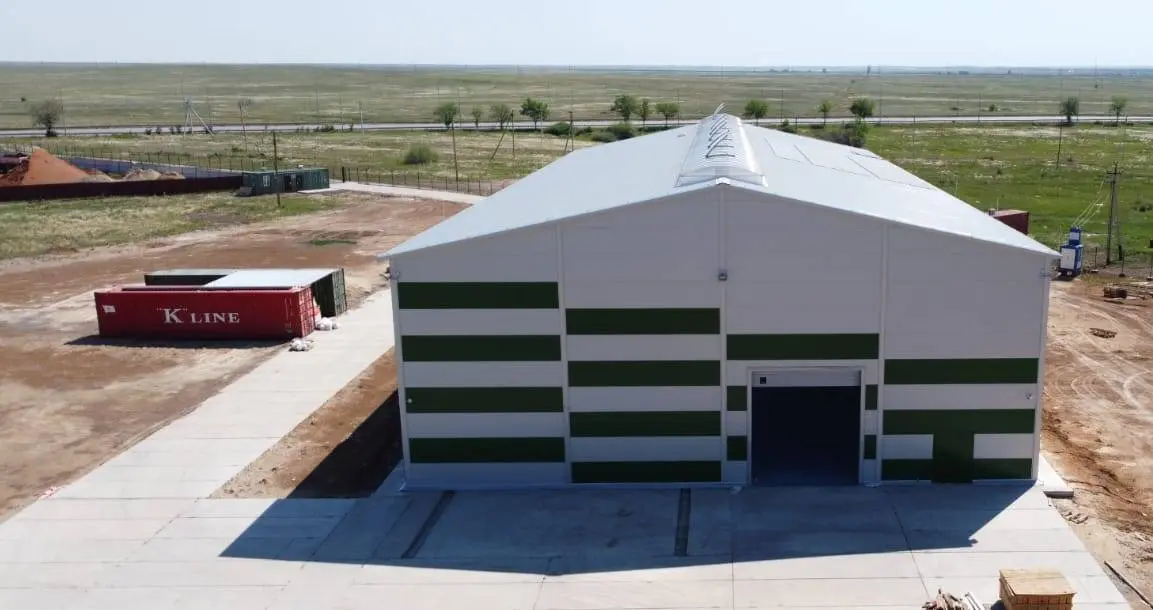 Завод ПК Веста объявляет о завершении монтажа быстровозводимого завода/офиса 24х60х8 по изготовлению солнечных батарей в г. Аксай, Казахстан