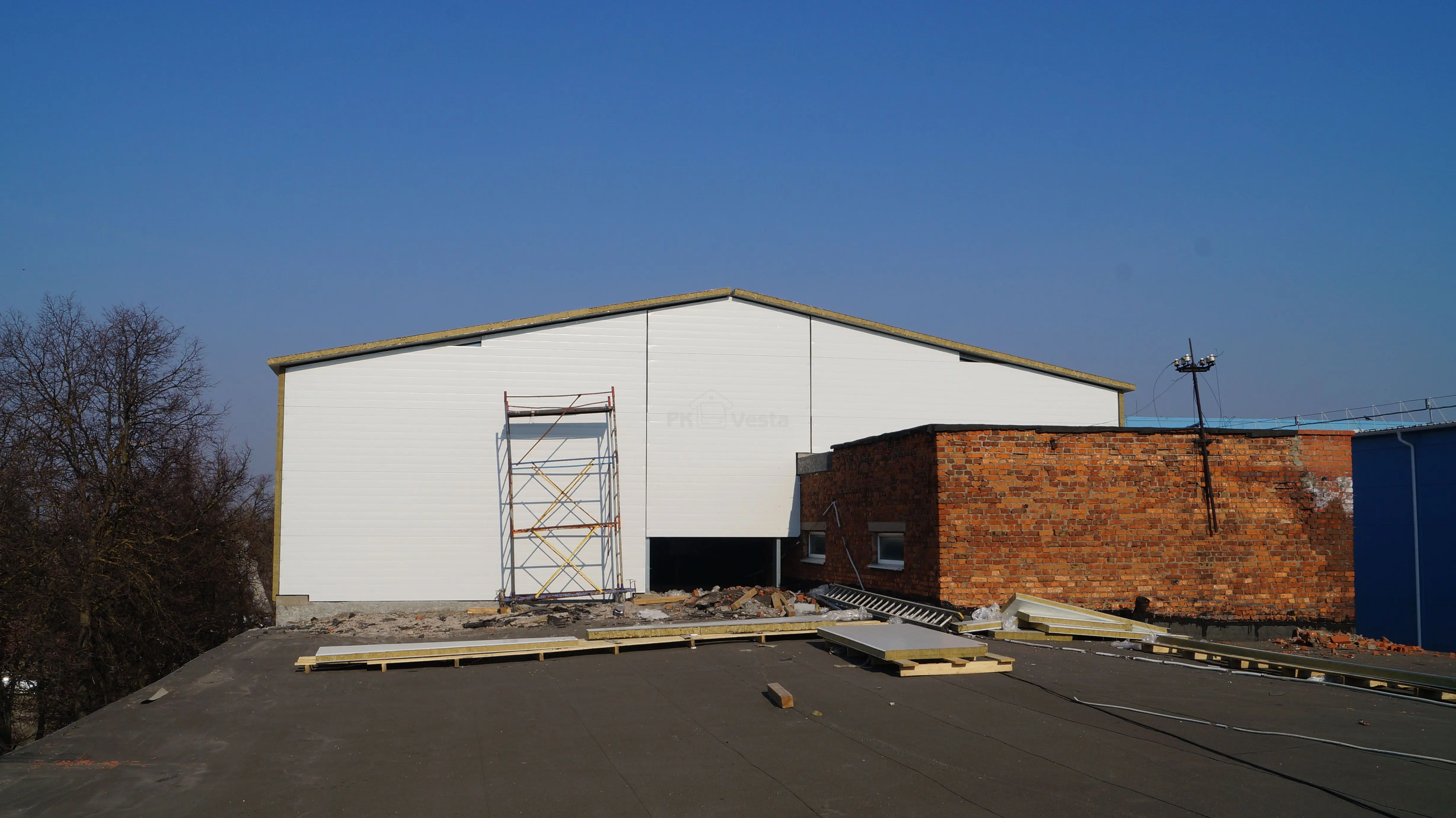 ПК «Веста» объявляет о начале монтажа быстровозводимой надстройки 15 х 70 х 3.3 из ЛСТК для третьего этажа старого здания под техническую зону, склады и офисы в г. Тула, Россия