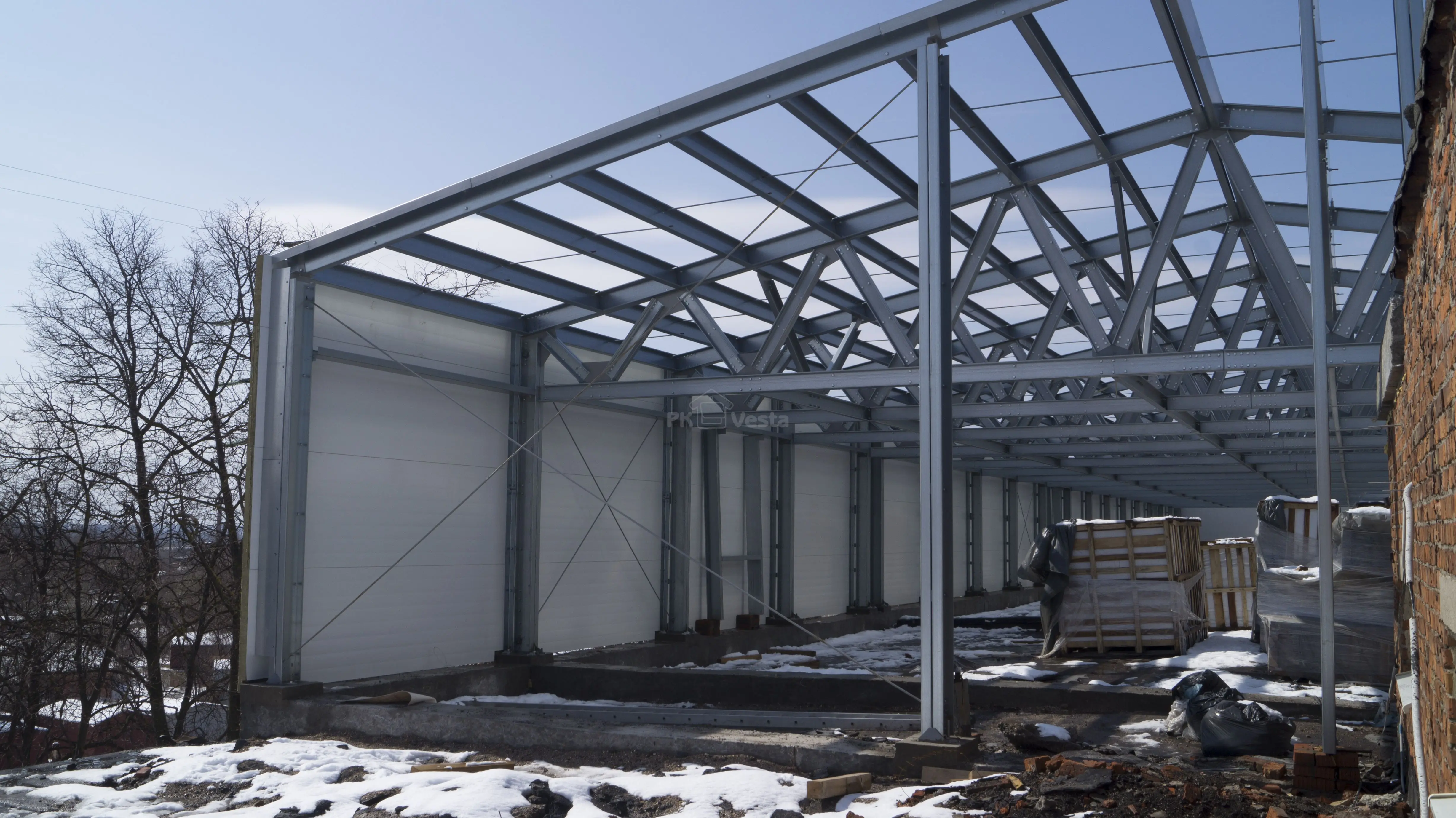ПК «Веста» объявляет о начале монтажа быстровозводимой надстройки 15 х 70 х 3.3 из ЛСТК для третьего этажа старого здания под техническую зону, склады и офисы в г. Тула, Россия