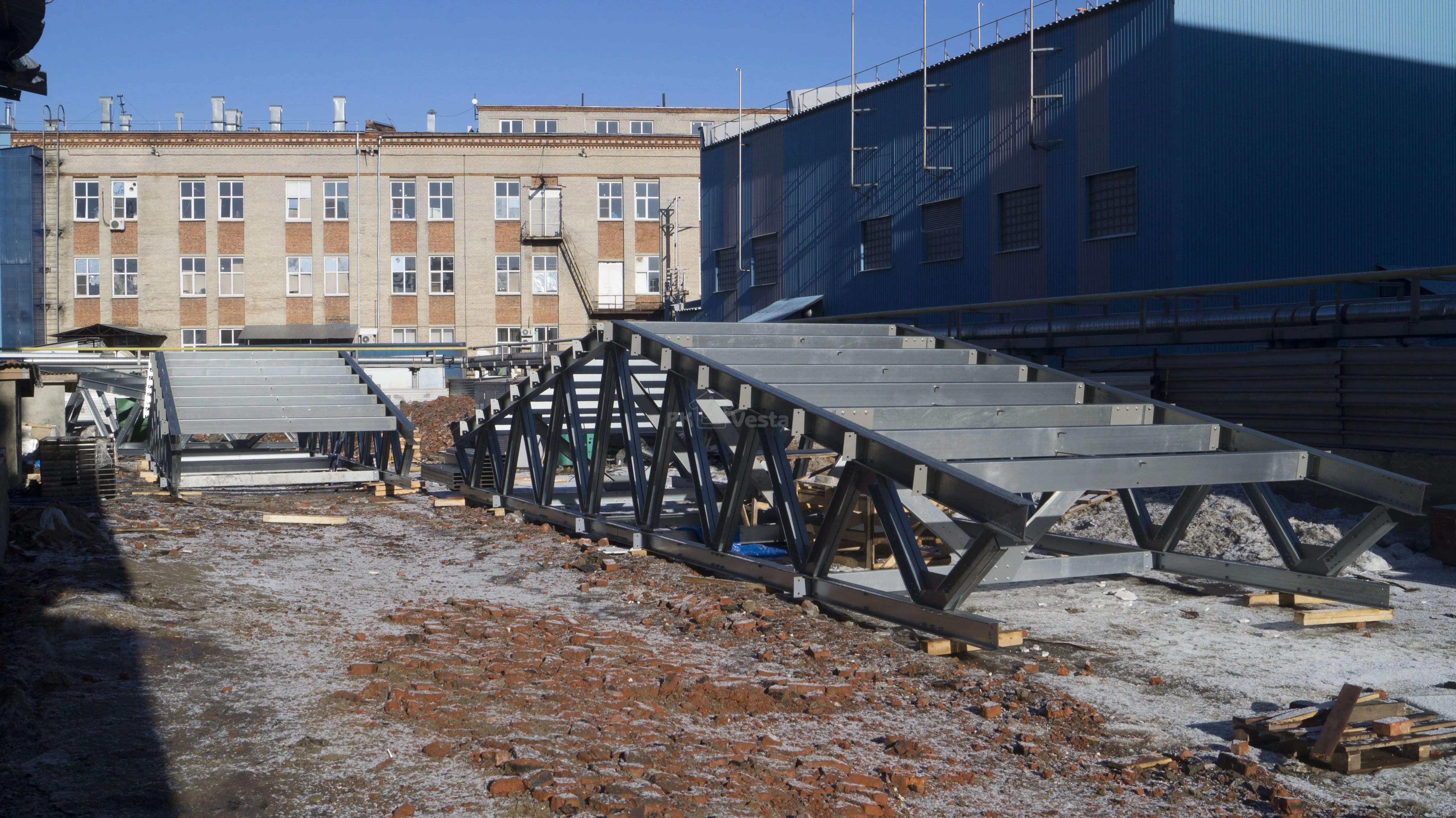 ПК «Веста» объявляет о начале монтажа быстровозводимой надстройки 15 х 70 х 3.3 из ЛСТК для третьего этажа старого здания под техническую зону, склады и офисы в г. Тула, Россия
