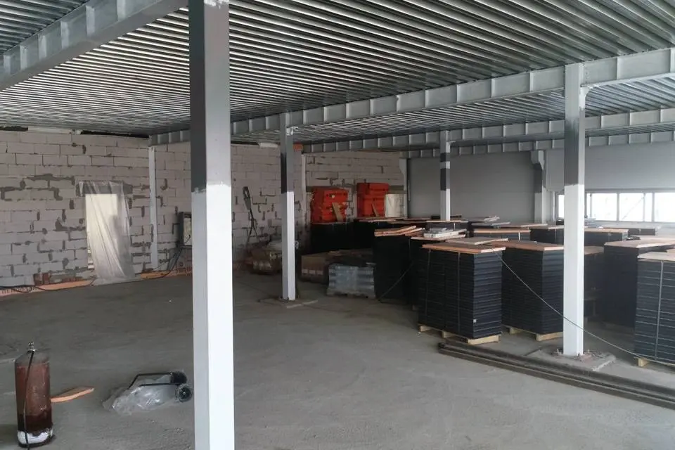 Завод ПК Веста объявляет о завершении монтажа быстровозводимого завода/офиса 24х60х8 по изготовлению солнечных батарей в г. Аксай, Казахстан