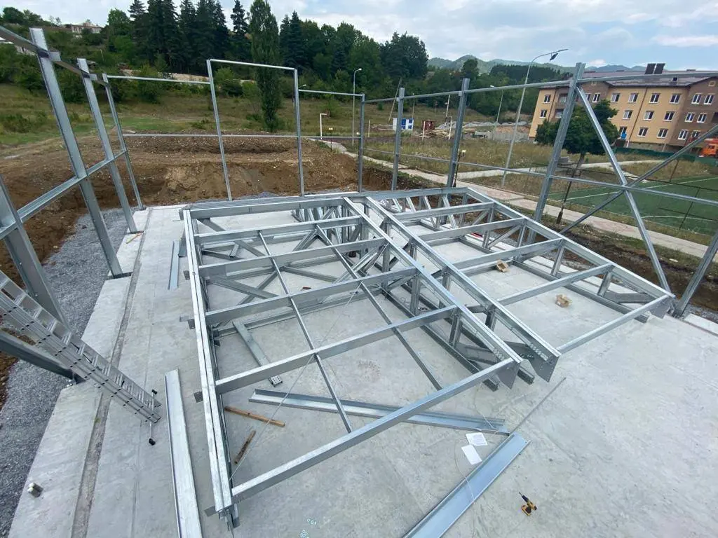 Завод ПК Веста объявляет об экспортном заказе быстровозводимого типового спортивного зала 15х30х7.2 в г. Цхинвал, республика Южная Осетия.