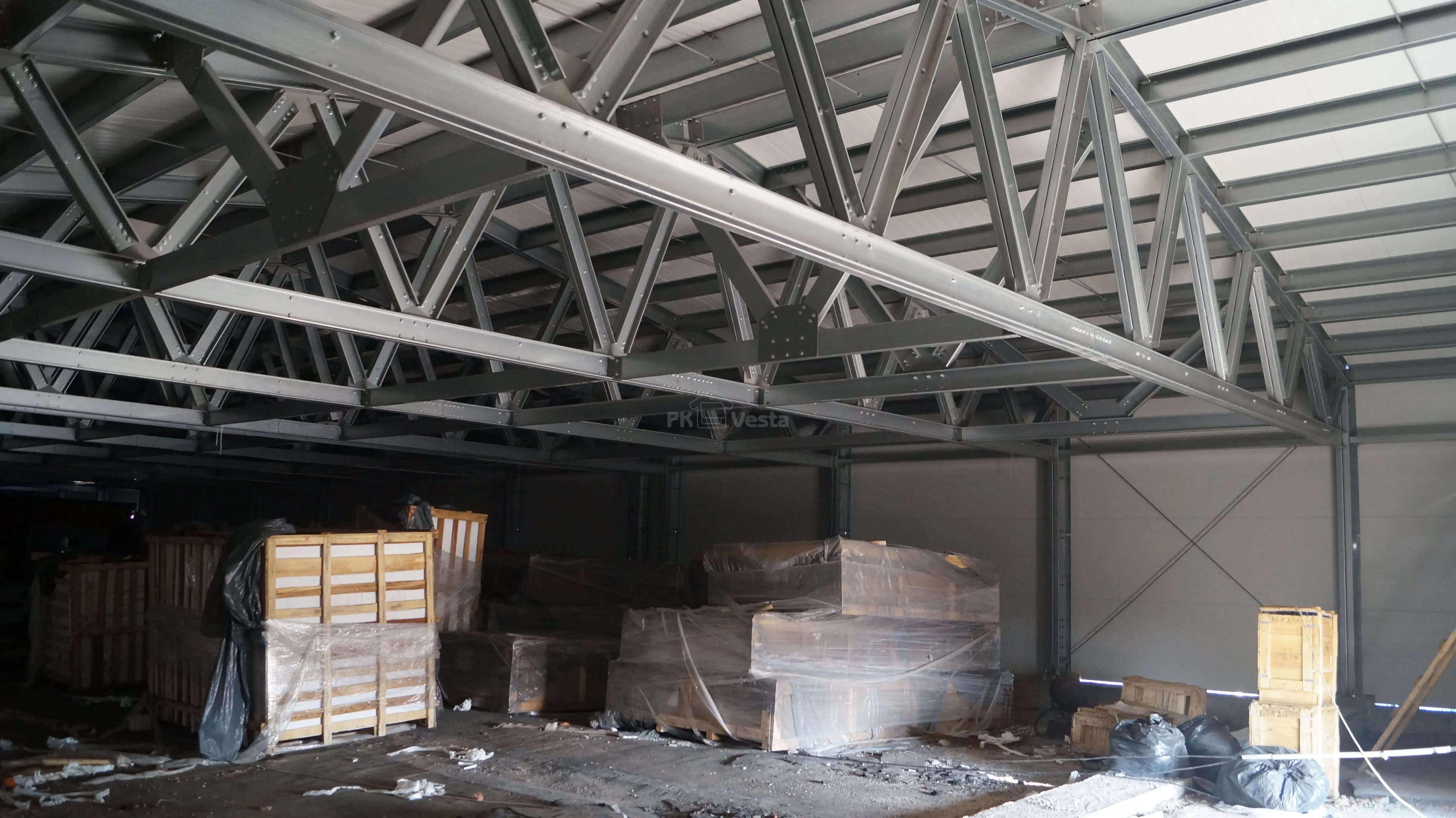 ПК «Веста» объявляет о начале монтажа быстровозводимой надстройки 15 х 70 х 3.3 из ЛСТК для третьего этажа старого здания под техническую зону, склады и офисы в г. Тула, Россия