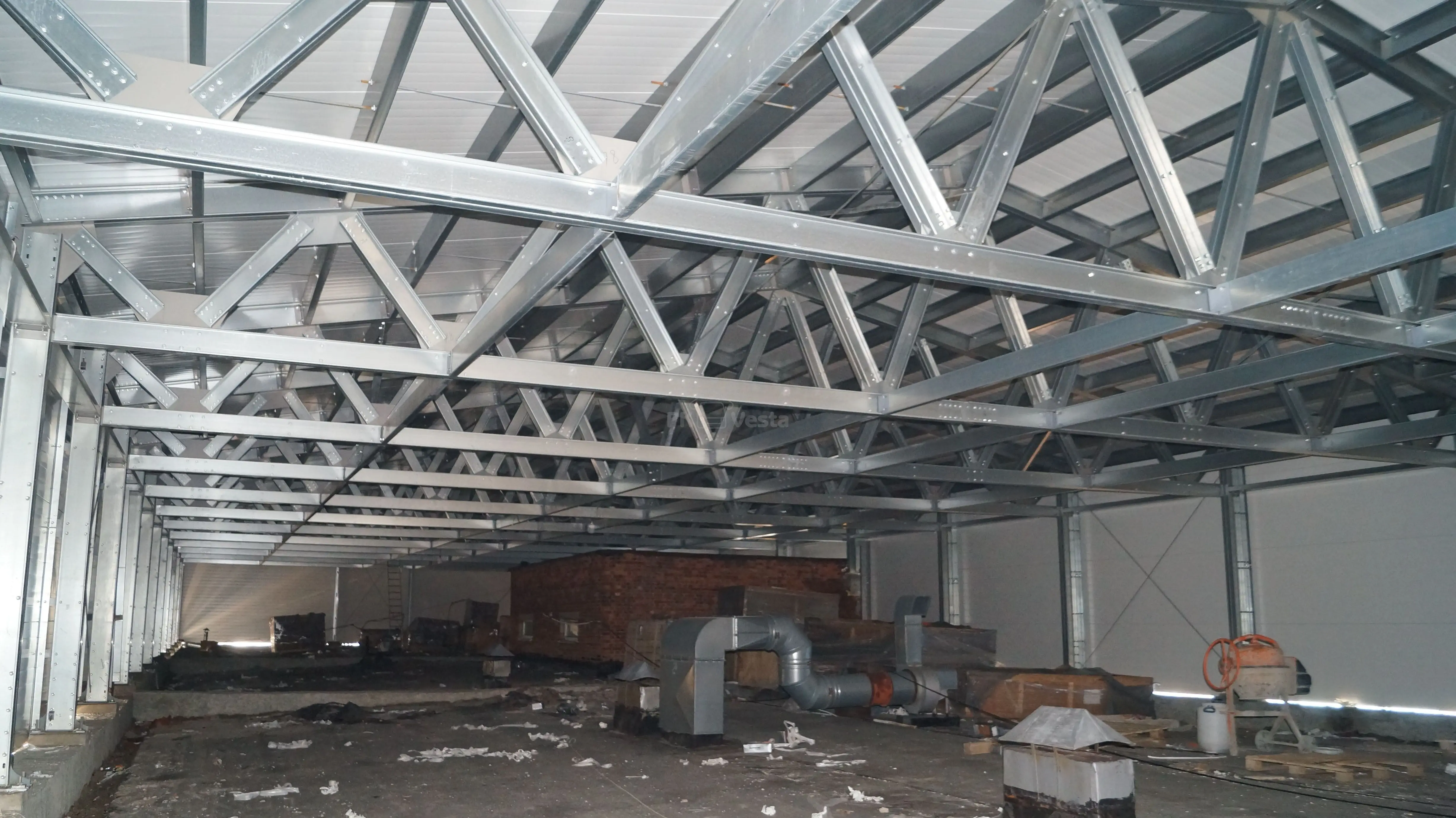 ПК «Веста» объявляет о начале монтажа быстровозводимой надстройки 15 х 70 х 3.3 из ЛСТК для третьего этажа старого здания под техническую зону, склады и офисы в г. Тула, Россия