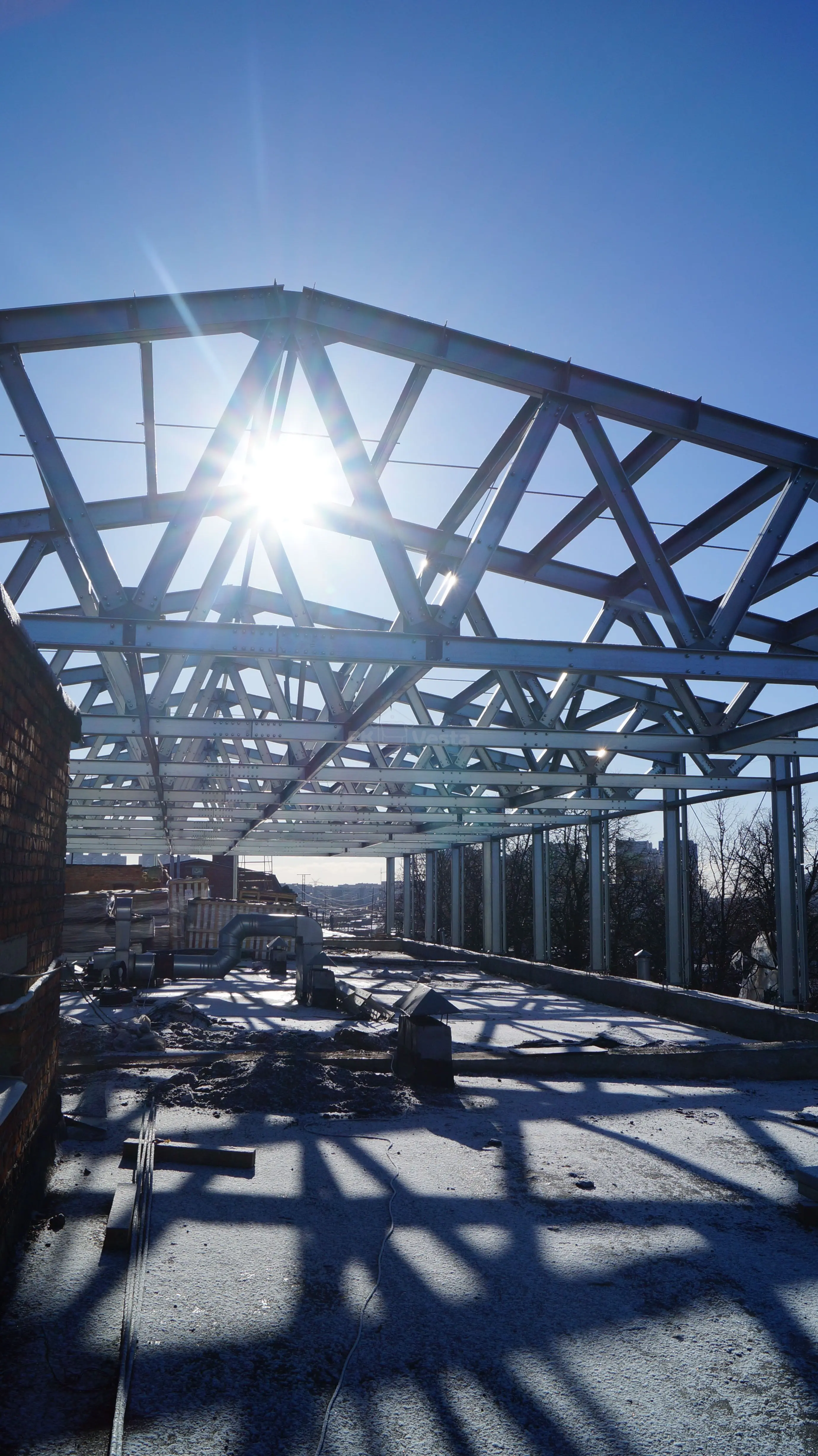 ПК «Веста» объявляет о начале монтажа быстровозводимой надстройки 15 х 70 х 3.3 из ЛСТК для третьего этажа старого здания под техническую зону, склады и офисы в г. Тула, Россия