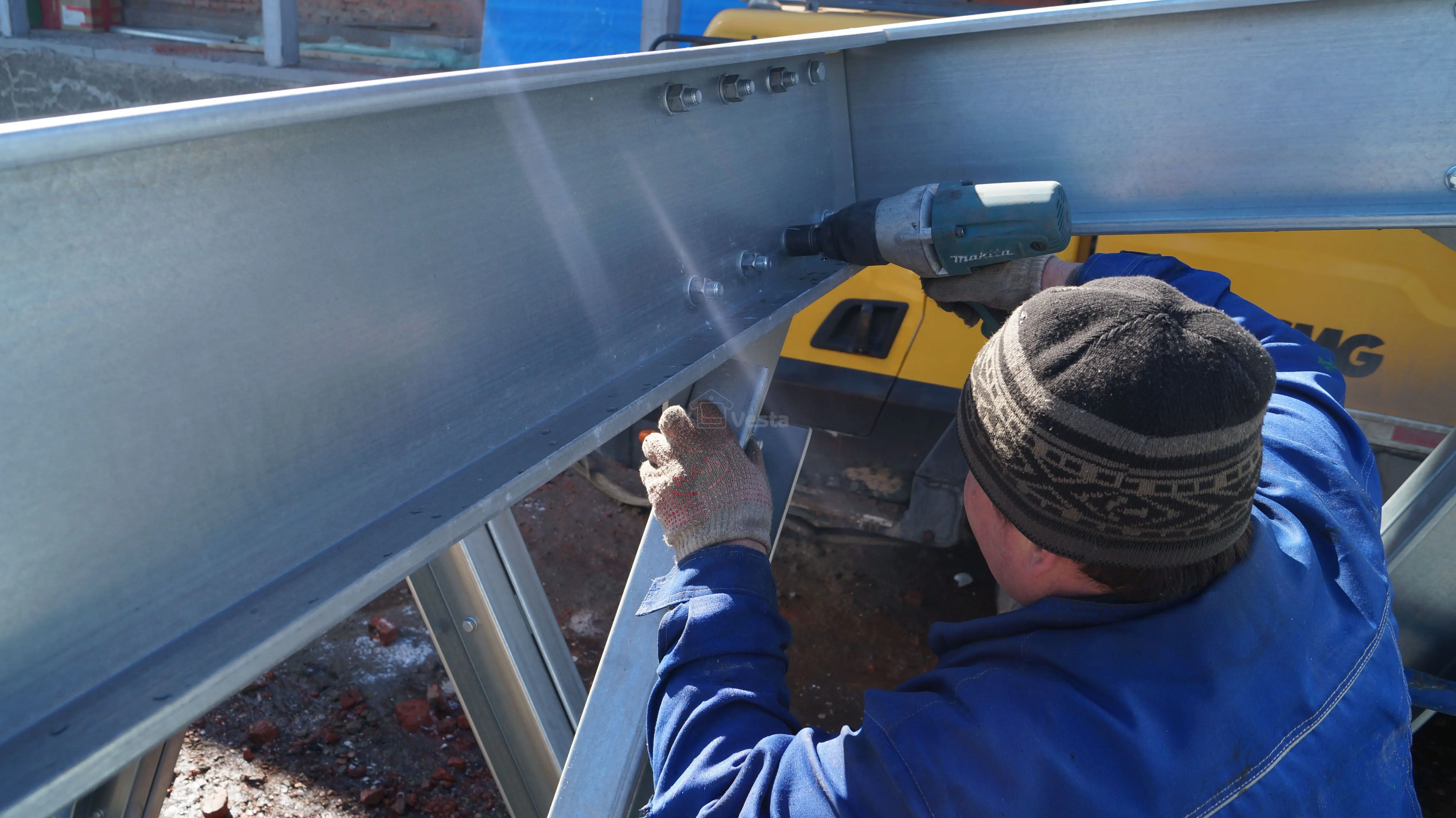 ПК «Веста» объявляет о начале монтажа быстровозводимой надстройки 15 х 70 х 3.3 из ЛСТК для третьего этажа старого здания под техническую зону, склады и офисы в г. Тула, Россия