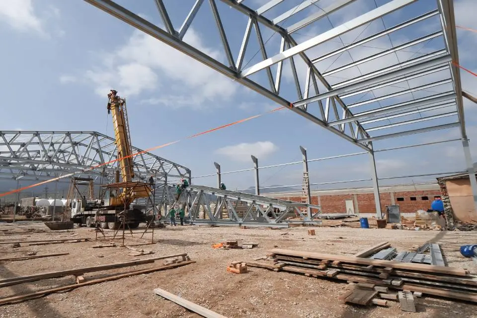 Завод ПК Веста объявляет о монтаже быстровозводимого торгового центра 30х60Дх6В в г. Махачкала, Россия