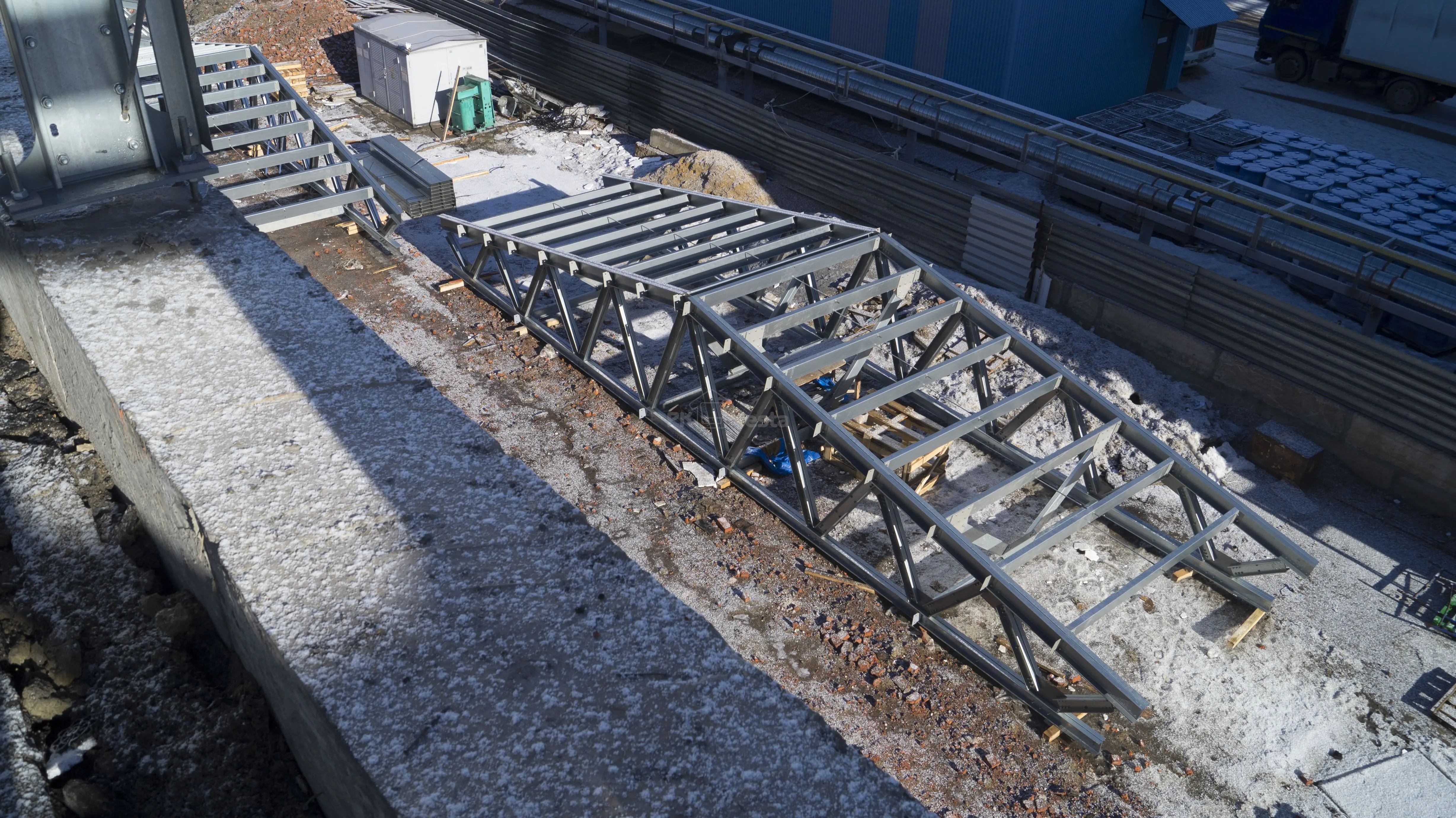 ПК «Веста» объявляет о начале монтажа быстровозводимой надстройки 15 х 70 х 3.3 из ЛСТК для третьего этажа старого здания под техническую зону, склады и офисы в г. Тула, Россия