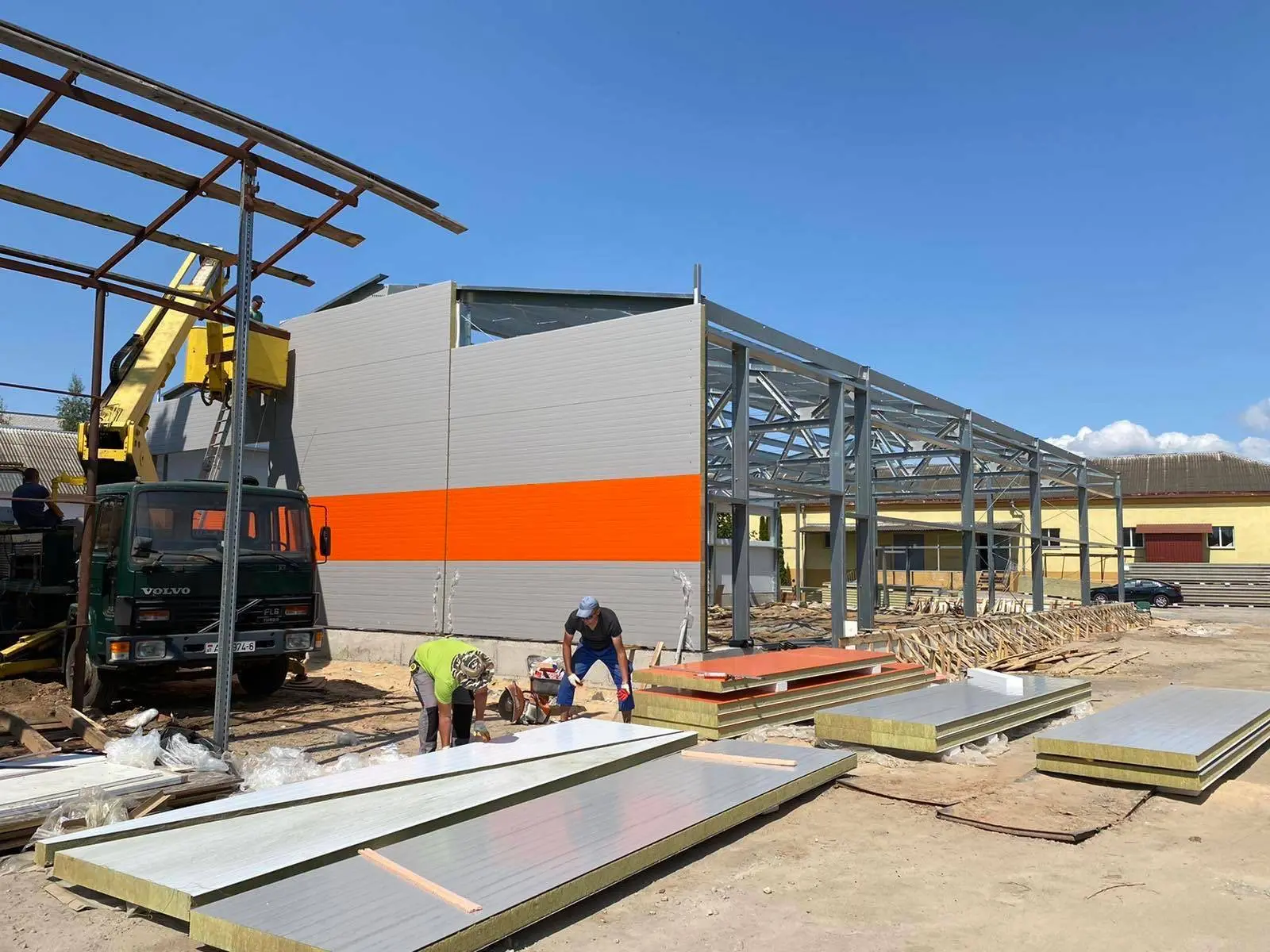 Завод ПК Веста объявляет об экспортном заказе быстровозводимого мебельного цеха с офисом 15х30х4.2 в г. Могилев, Беларусь