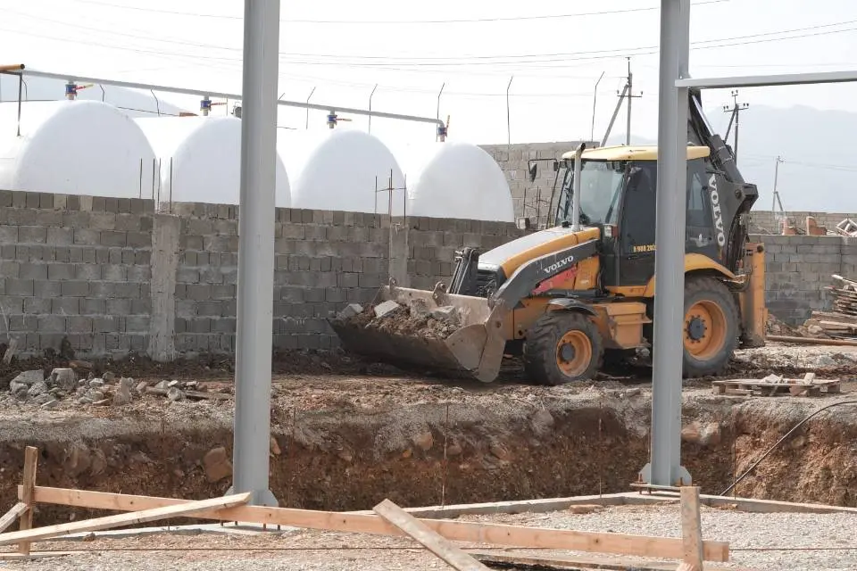 Завод ПК Веста объявляет о монтаже быстровозводимого торгового центра 30х60Дх6В в г. Махачкала, Россия
