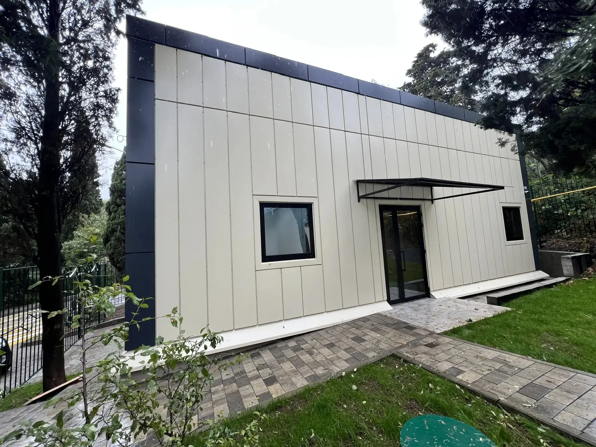 Завод ПК Веста завершил монтаж быстровозводимой музыкальной школы 10Ш х 12Д х 3.3В из ЛСТК в п. Гурзуф, Крым, Россия