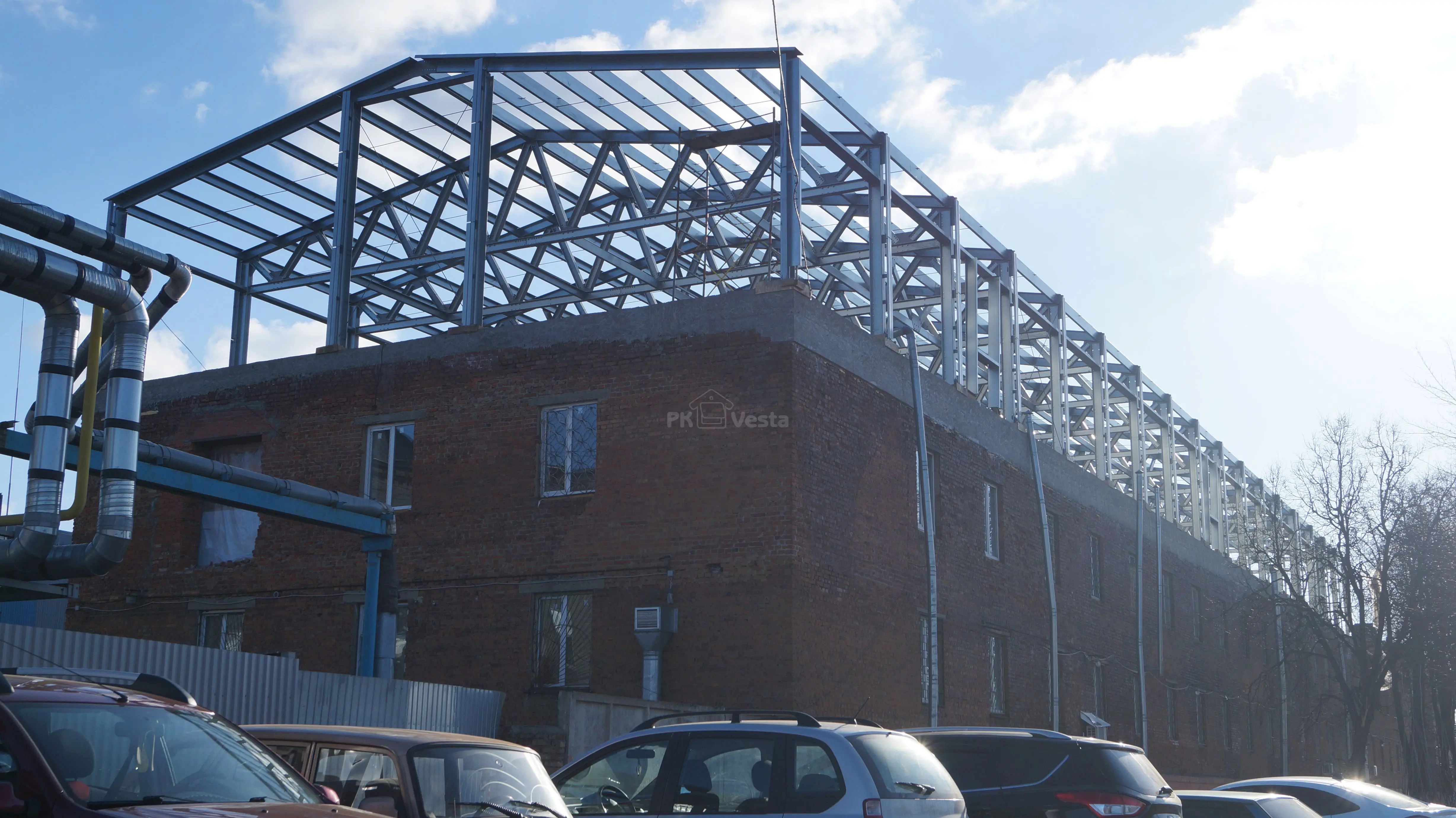 ПК «Веста» объявляет о начале монтажа быстровозводимой надстройки 15 х 70 х 3.3 из ЛСТК для третьего этажа старого здания под техническую зону, склады и офисы в г. Тула, Россия