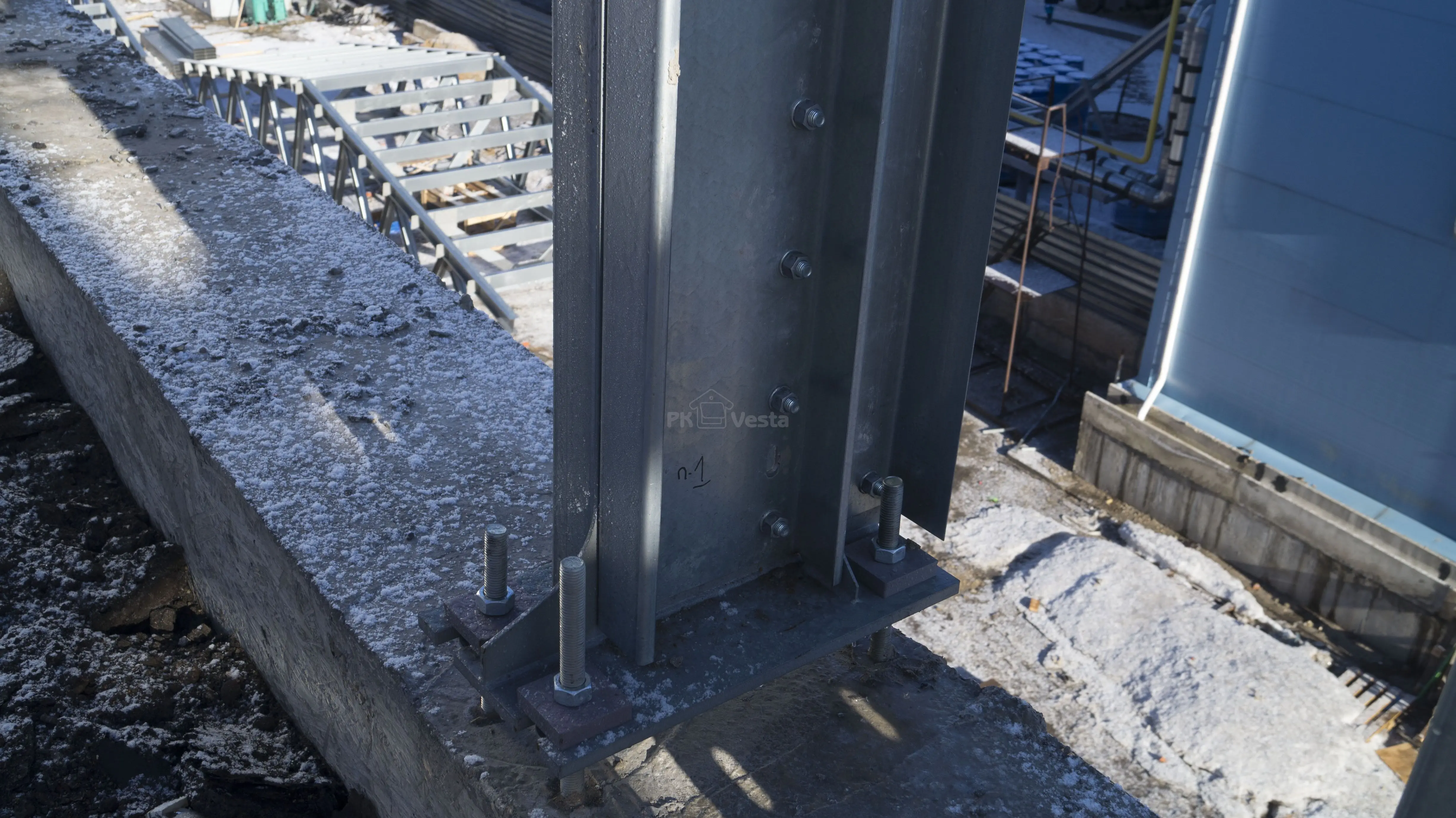 ПК «Веста» объявляет о начале монтажа быстровозводимой надстройки 15 х 70 х 3.3 из ЛСТК для третьего этажа старого здания под техническую зону, склады и офисы в г. Тула, Россия