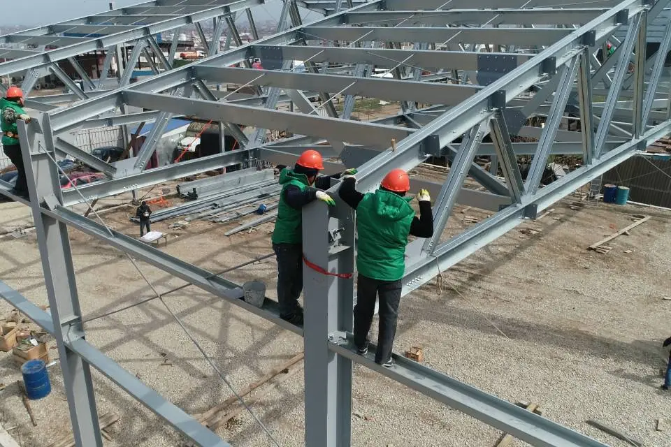 Завод ПК Веста объявляет о монтаже быстровозводимого торгового центра 30х60Дх6В в г. Махачкала, Россия