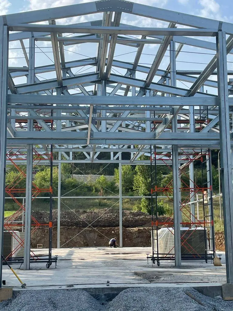 Завод ПК Веста объявляет об экспортном заказе быстровозводимого типового спортивного зала 15х30х7.2 в г. Цхинвал, республика Южная Осетия.