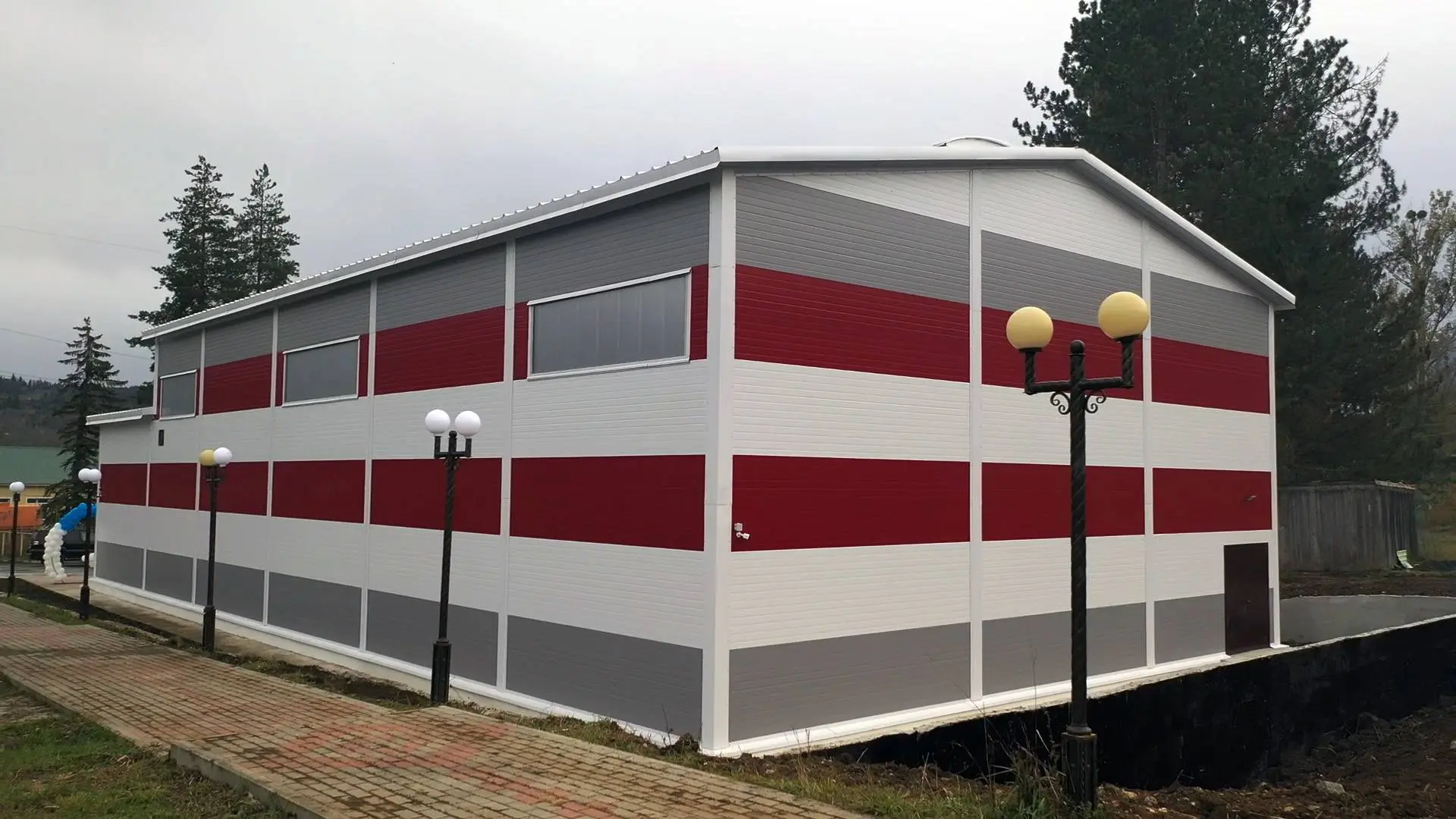 Завод ПК Веста объявляет об экспортном заказе быстровозводимого типового спортивного зала 15х30х7.2 в г. Цхинвал, республика Южная Осетия.