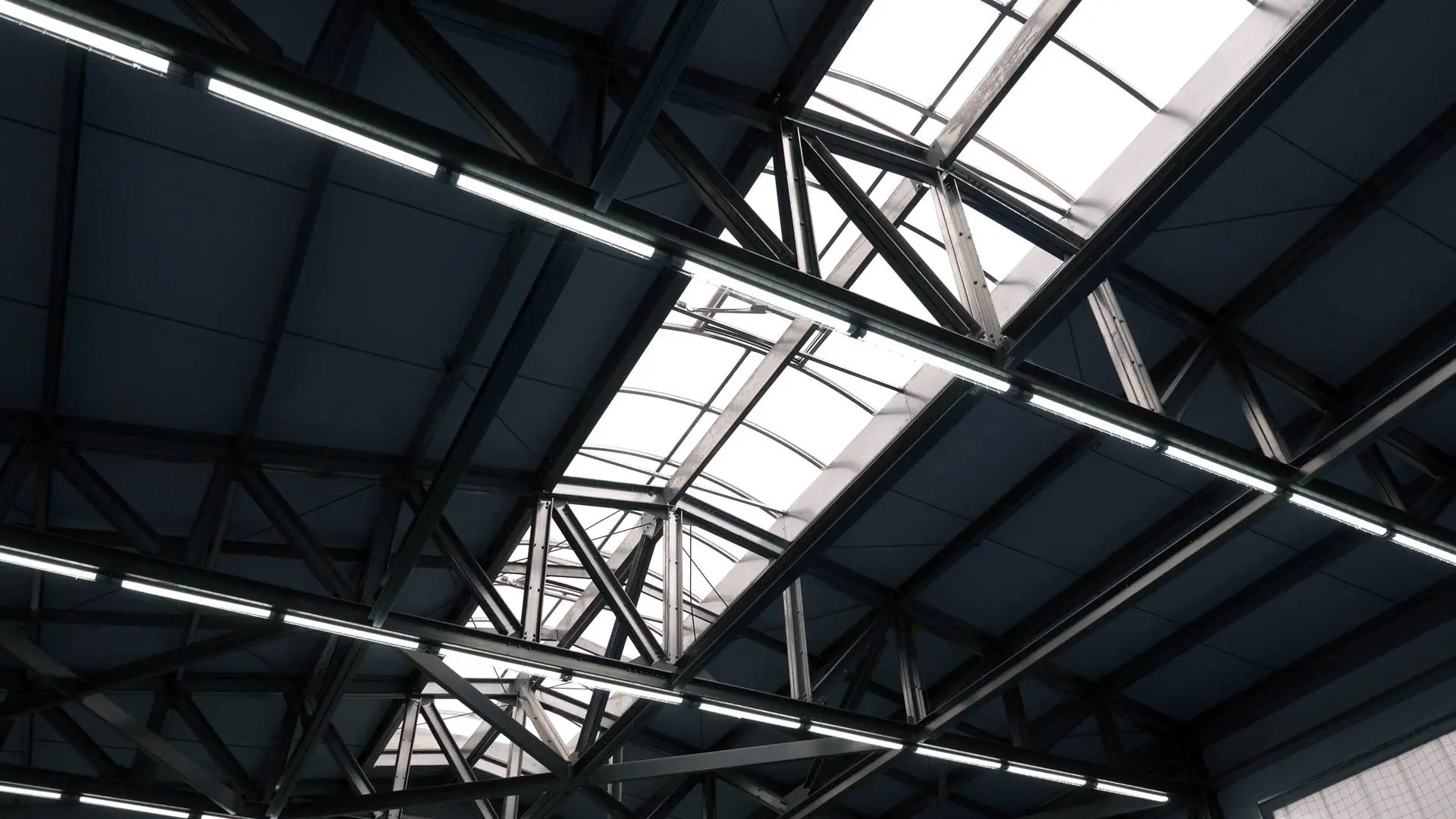 Завод ПК Веста объявляет об экспортном заказе быстровозводимого типового спортивного зала 15х30х7.2 в г. Цхинвал, республика Южная Осетия.