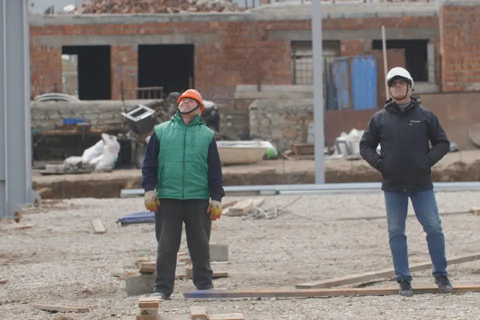 Завод ПК Веста объявляет о монтаже быстровозводимого торгового центра 30х60Дх6В в г. Махачкала, Россия