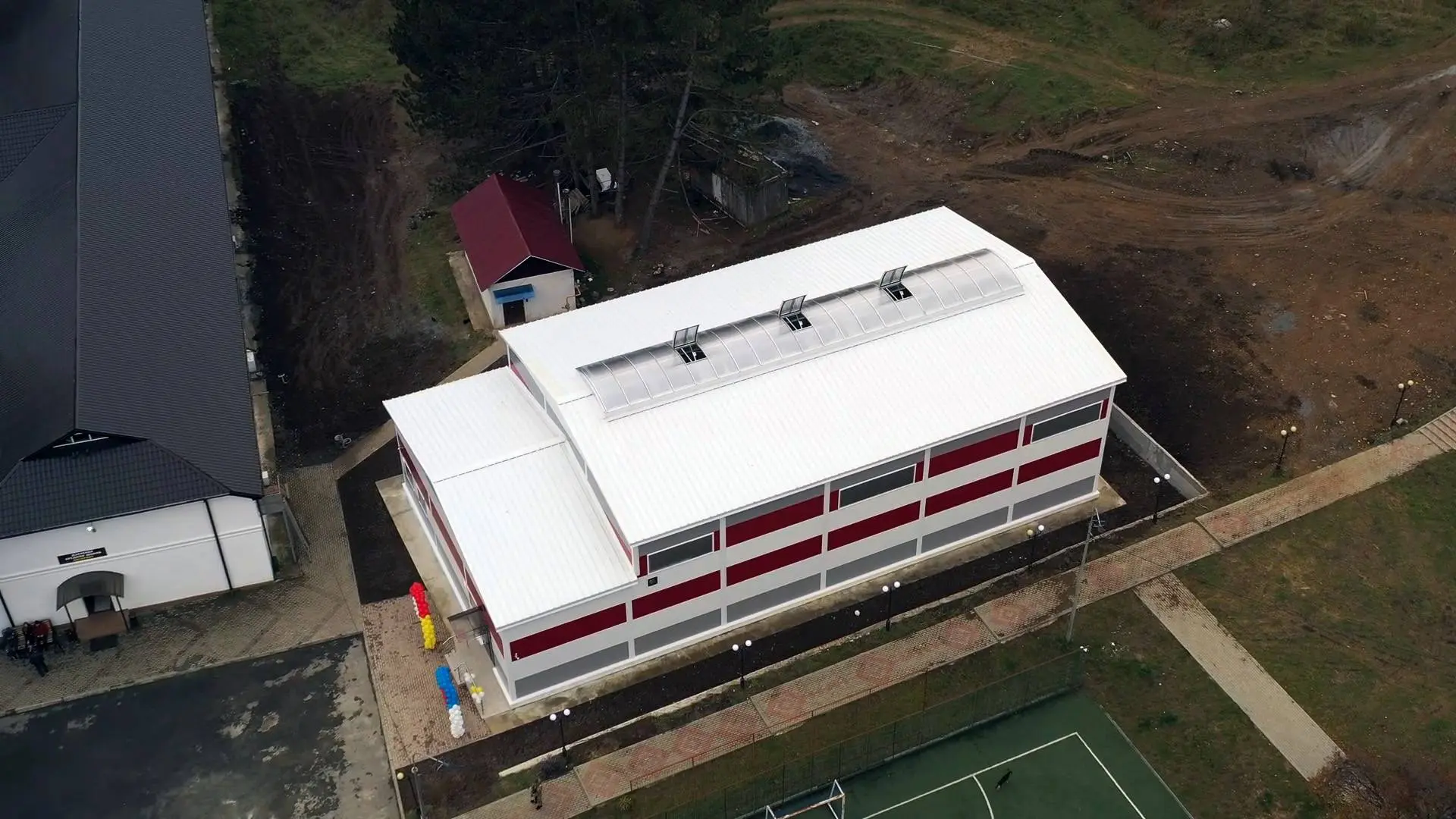 Завод ПК Веста объявляет об экспортном заказе быстровозводимого типового спортивного зала 15х30х7.2 в г. Цхинвал, республика Южная Осетия.