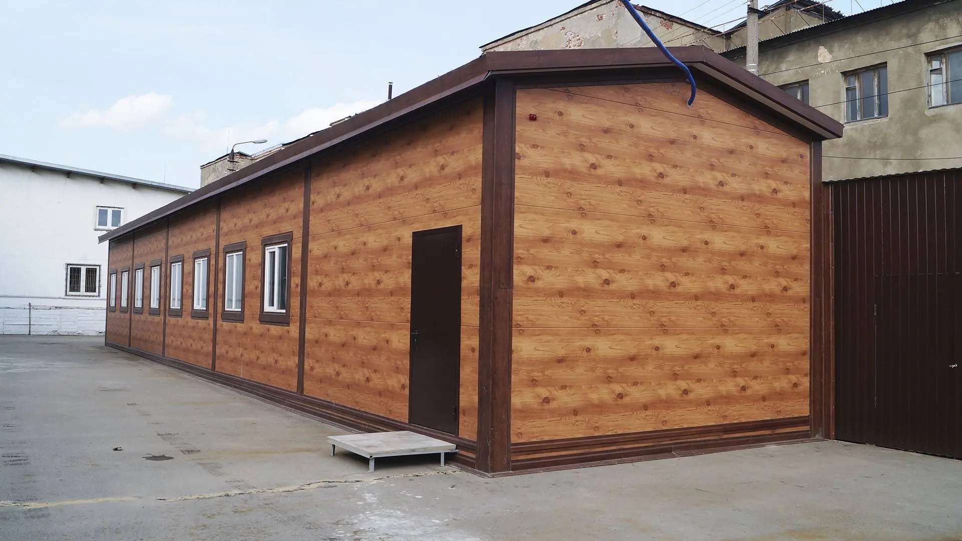 ПК Веста объявляет о завершении монтажа быстровозводимого show-room для пряников 5х25х3 из ЛСТК в г. Тула, Россия