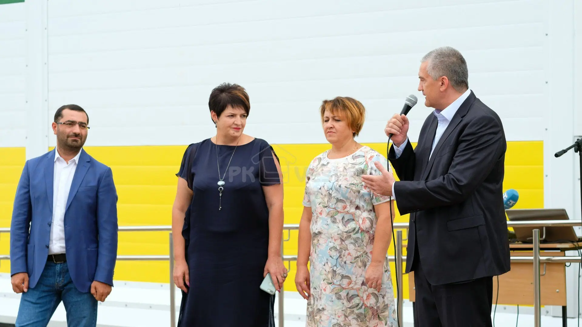 ПК «Веста» объявляет о презентации первого детского спорт зала 15 х 30 х 4.2/7 главе республики Крым в России - Сергею Аксенову