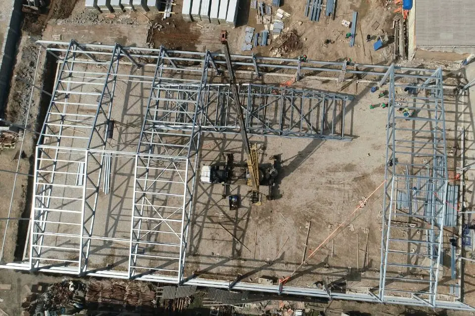 Завод ПК Веста объявляет о монтаже быстровозводимого торгового центра 30х60Дх6В в г. Махачкала, Россия