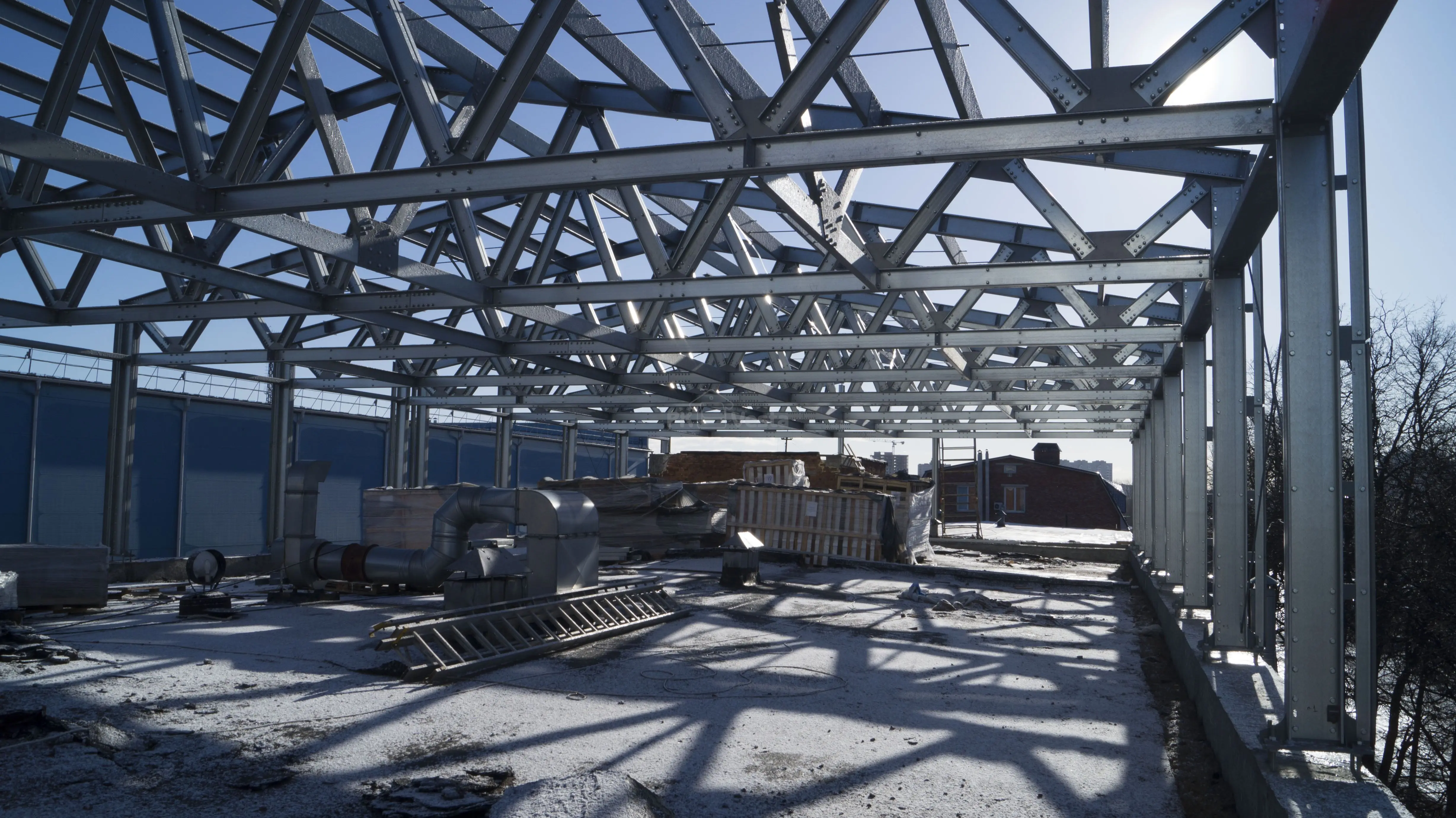 ПК «Веста» объявляет о начале монтажа быстровозводимой надстройки 15 х 70 х 3.3 из ЛСТК для третьего этажа старого здания под техническую зону, склады и офисы в г. Тула, Россия