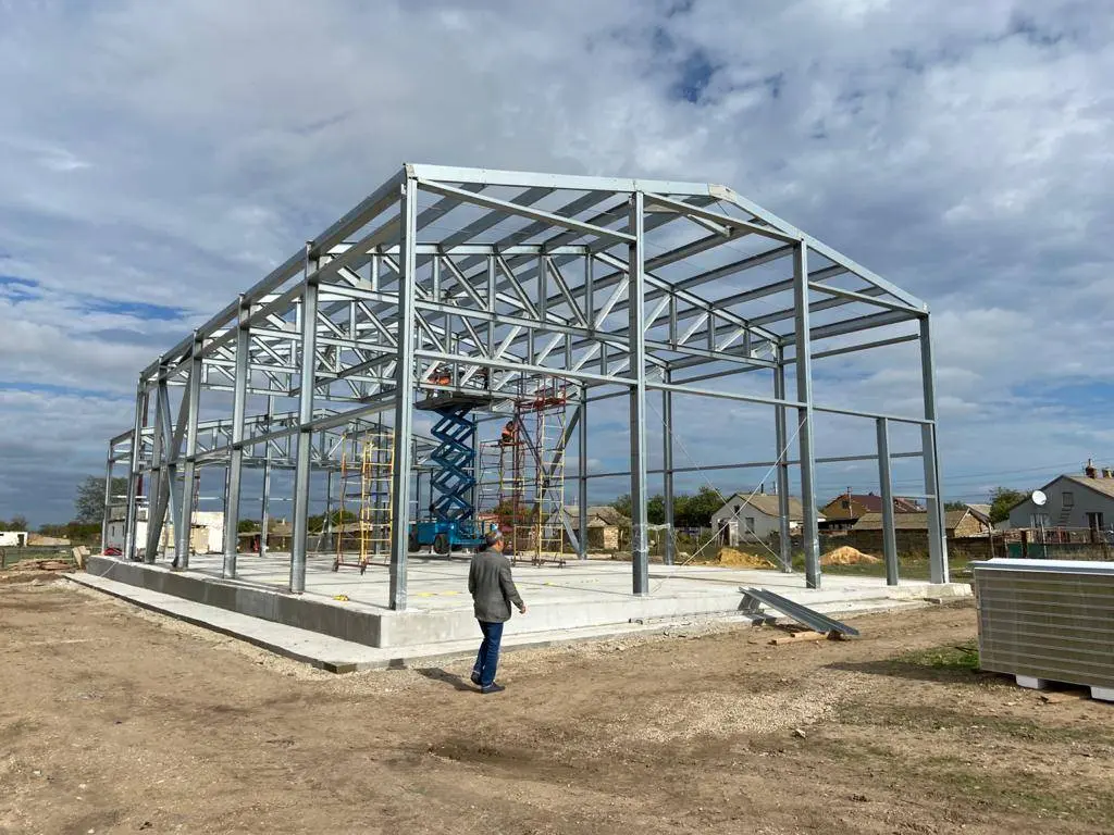 ПК Веста объявляет о завершение монтажа быстровозводимого спортивного зала 15х30х6 в селе Сары-Баш, Крым, Россия