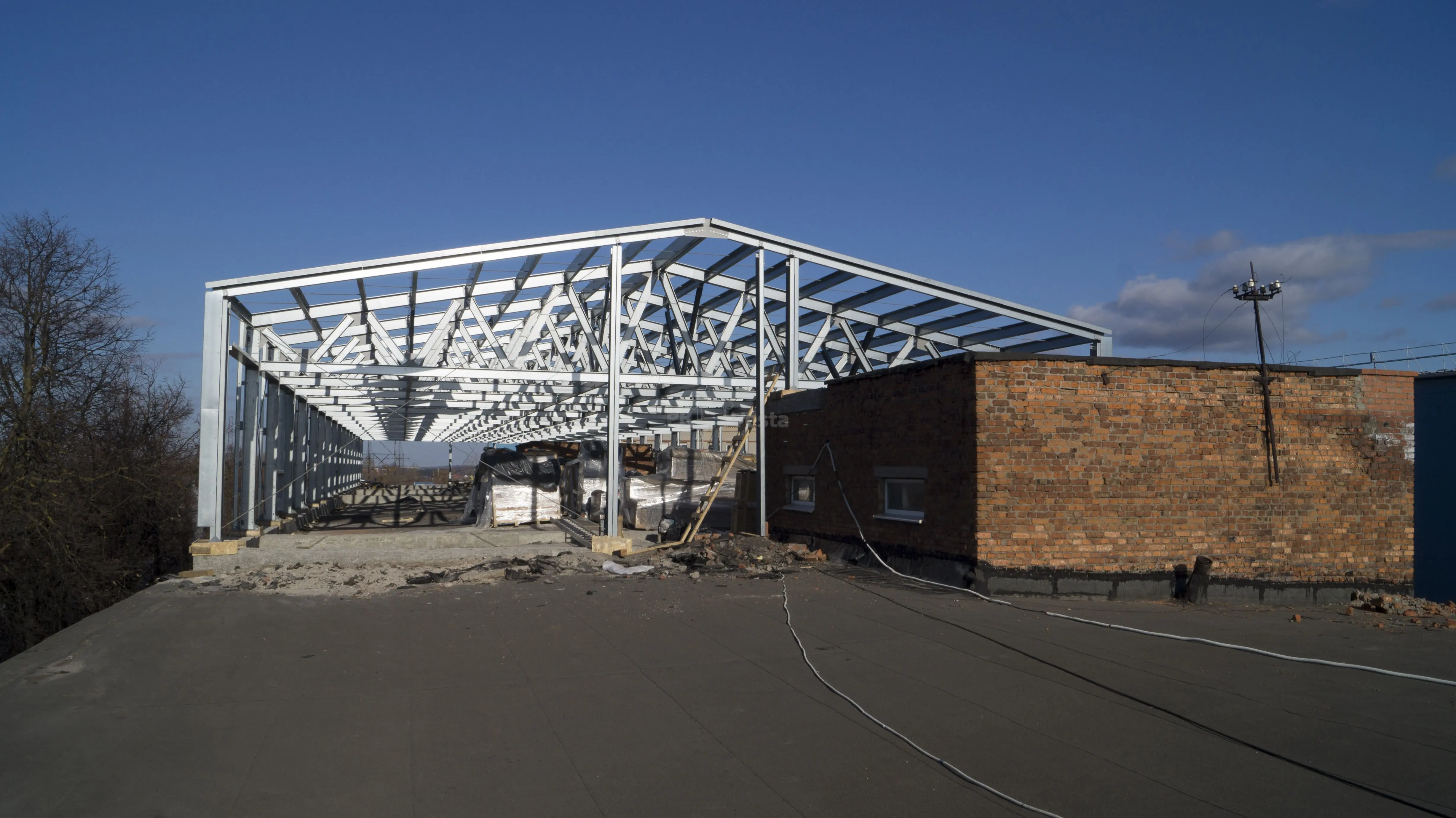 ПК «Веста» объявляет о начале монтажа быстровозводимой надстройки 15 х 70 х 3.3 из ЛСТК для третьего этажа старого здания под техническую зону, склады и офисы в г. Тула, Россия