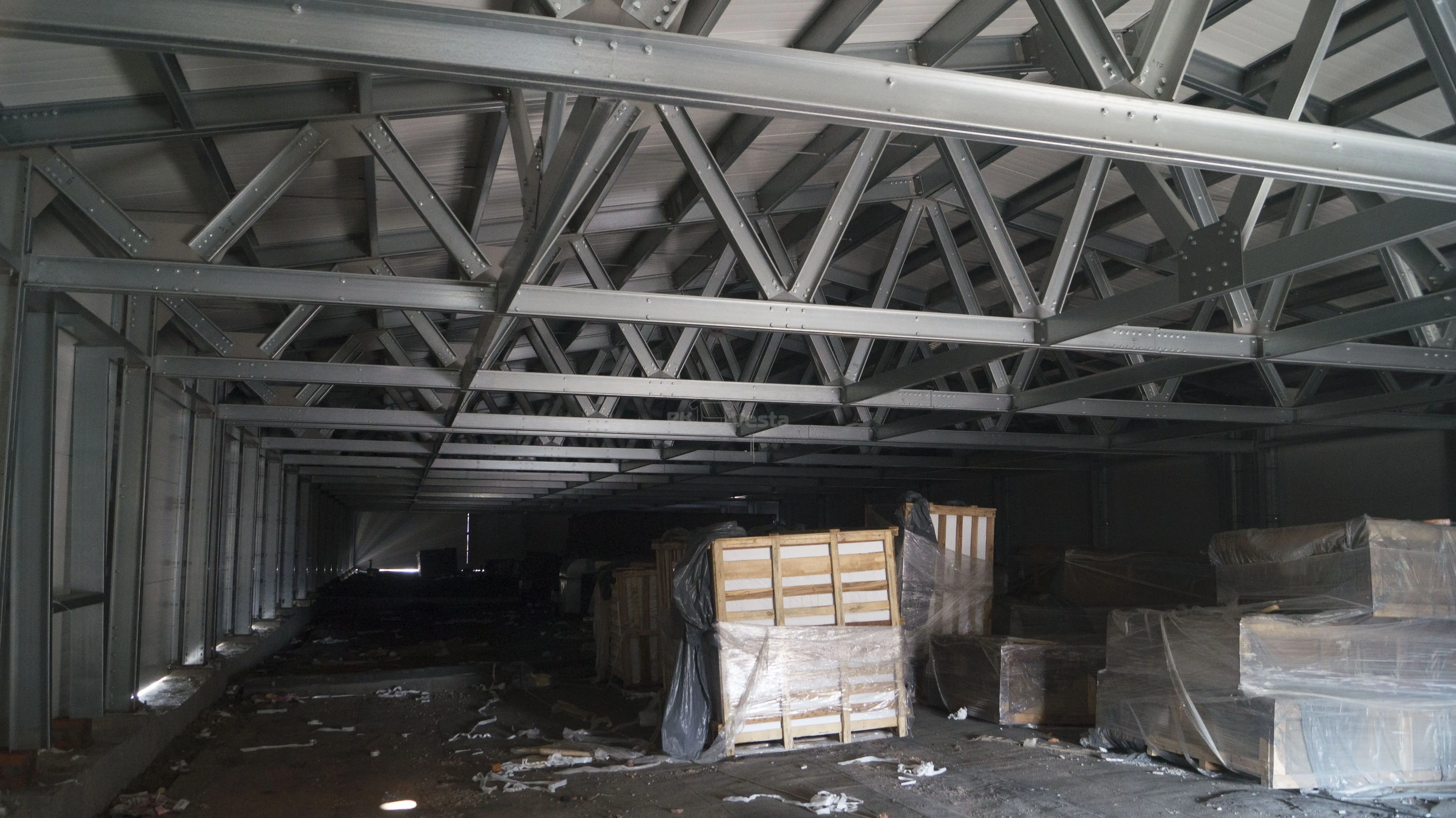 ПК «Веста» объявляет о начале монтажа быстровозводимой надстройки 15 х 70 х 3.3 из ЛСТК для третьего этажа старого здания под техническую зону, склады и офисы в г. Тула, Россия