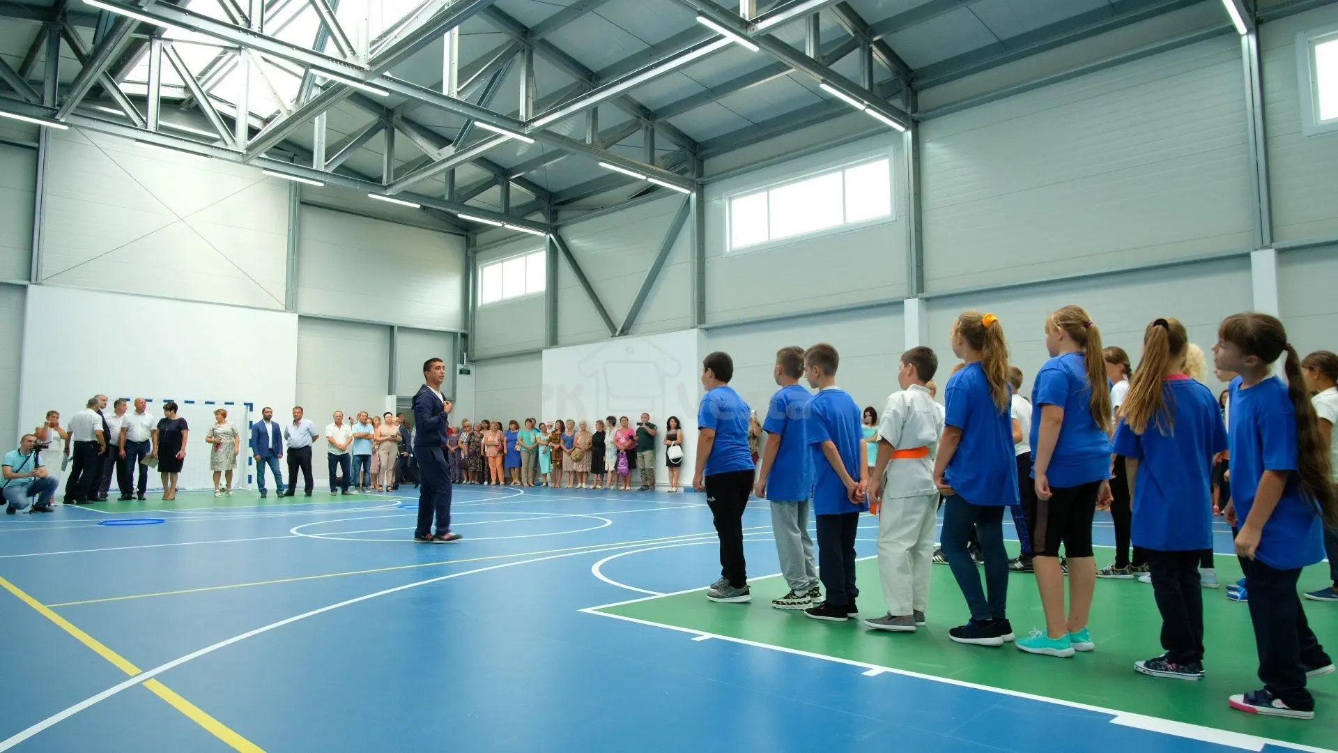 ПК «Веста» объявляет о презентации первого детского спорт зала 15 х 30 х 4.2/7 главе республики Крым в России - Сергею Аксенову