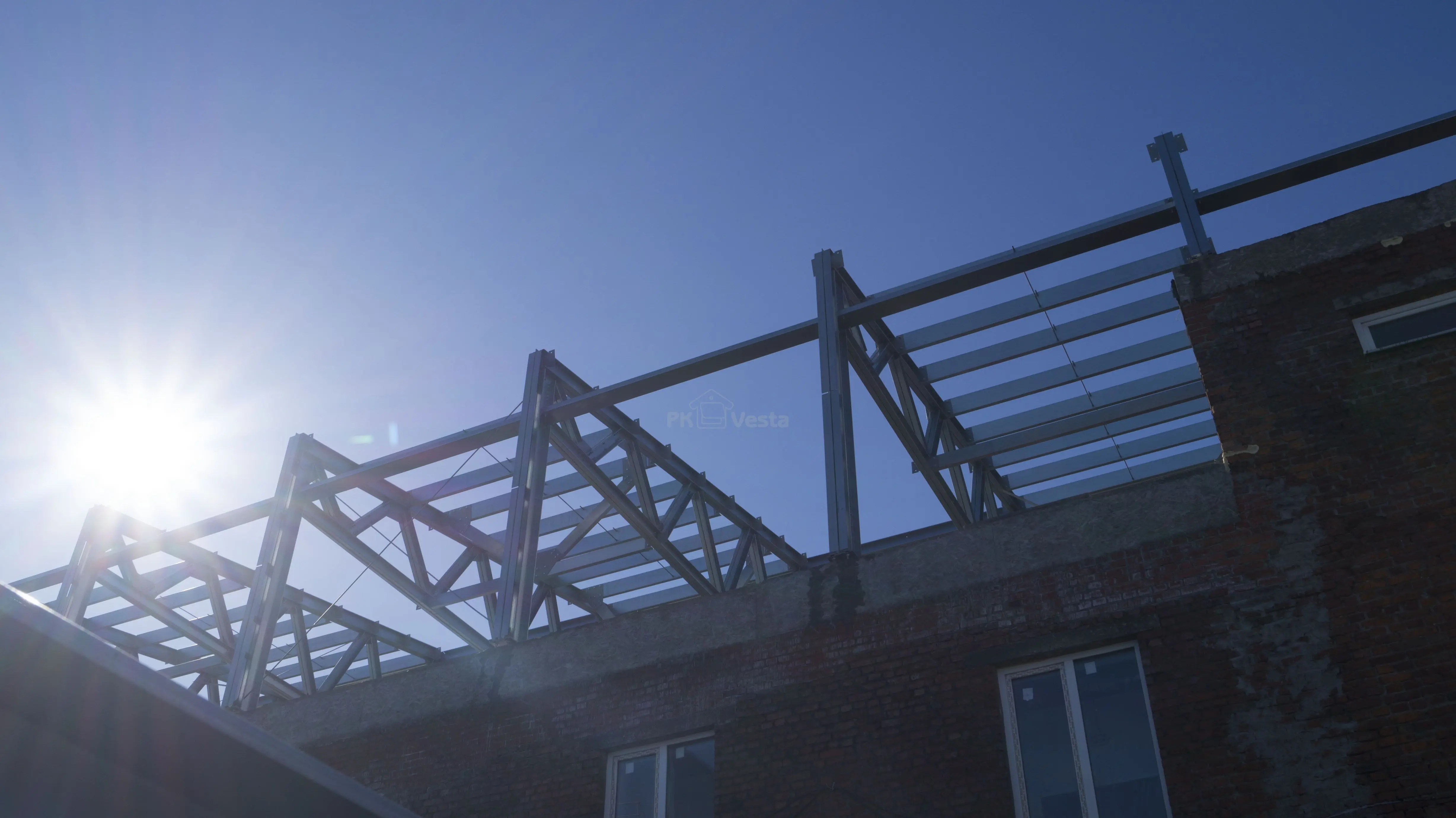 ПК «Веста» объявляет о начале монтажа быстровозводимой надстройки 15 х 70 х 3.3 из ЛСТК для третьего этажа старого здания под техническую зону, склады и офисы в г. Тула, Россия