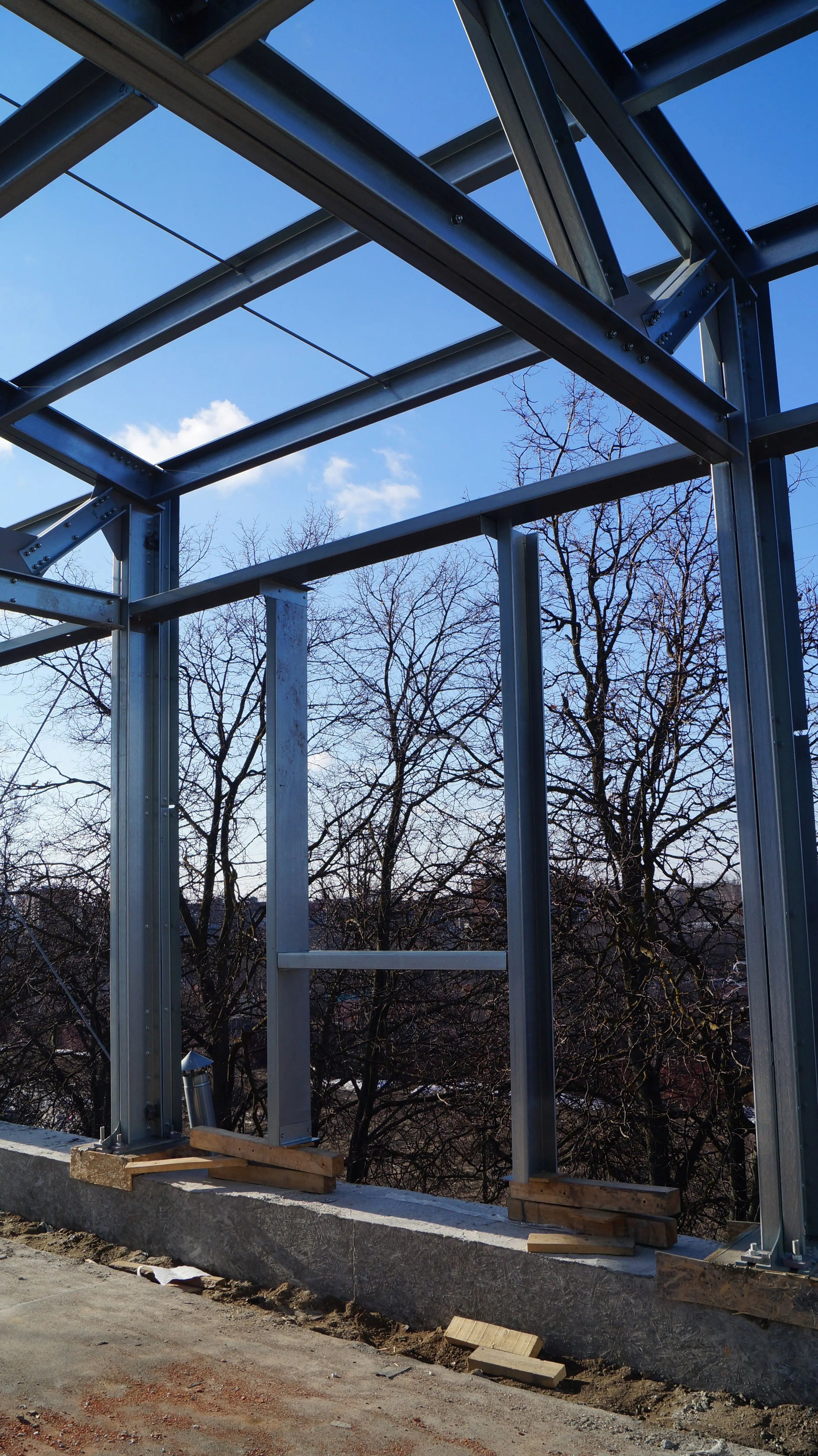 ПК «Веста» объявляет о начале монтажа быстровозводимой надстройки 15 х 70 х 3.3 из ЛСТК для третьего этажа старого здания под техническую зону, склады и офисы в г. Тула, Россия