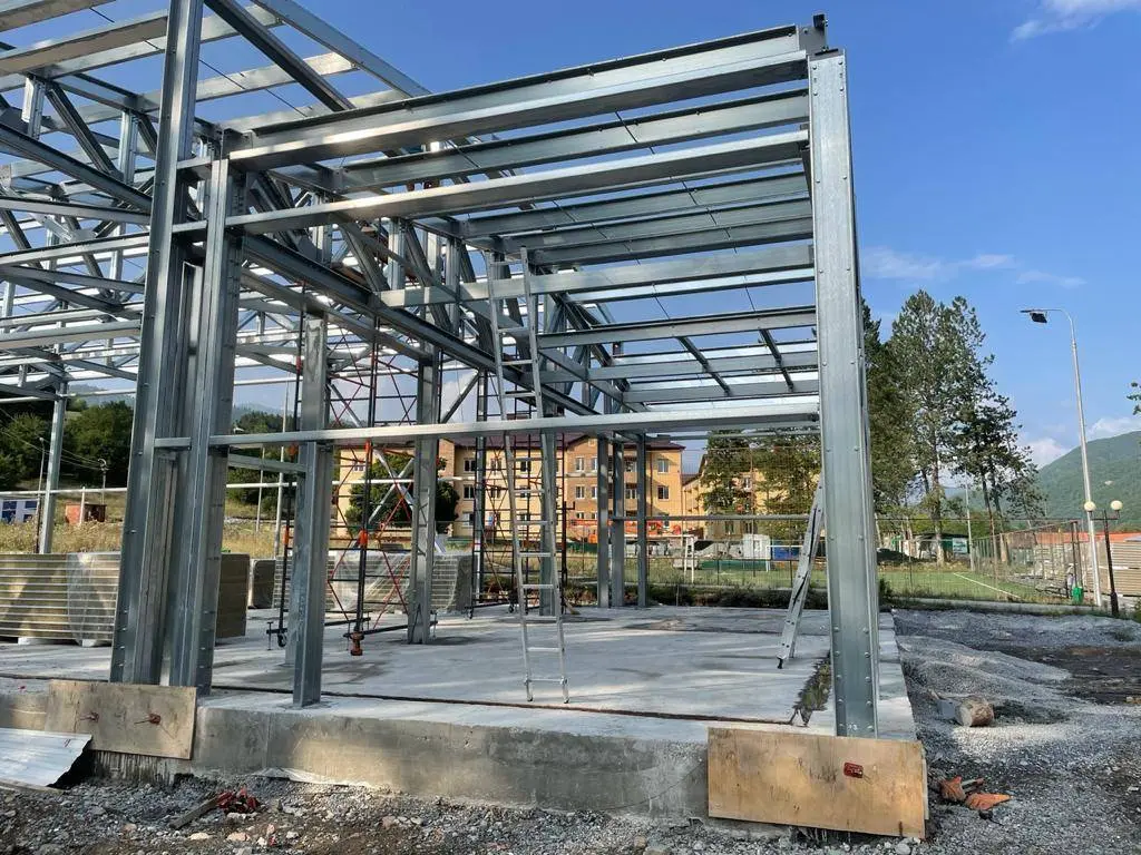 Завод ПК Веста объявляет об экспортном заказе быстровозводимого типового спортивного зала 15х30х7.2 в г. Цхинвал, республика Южная Осетия.