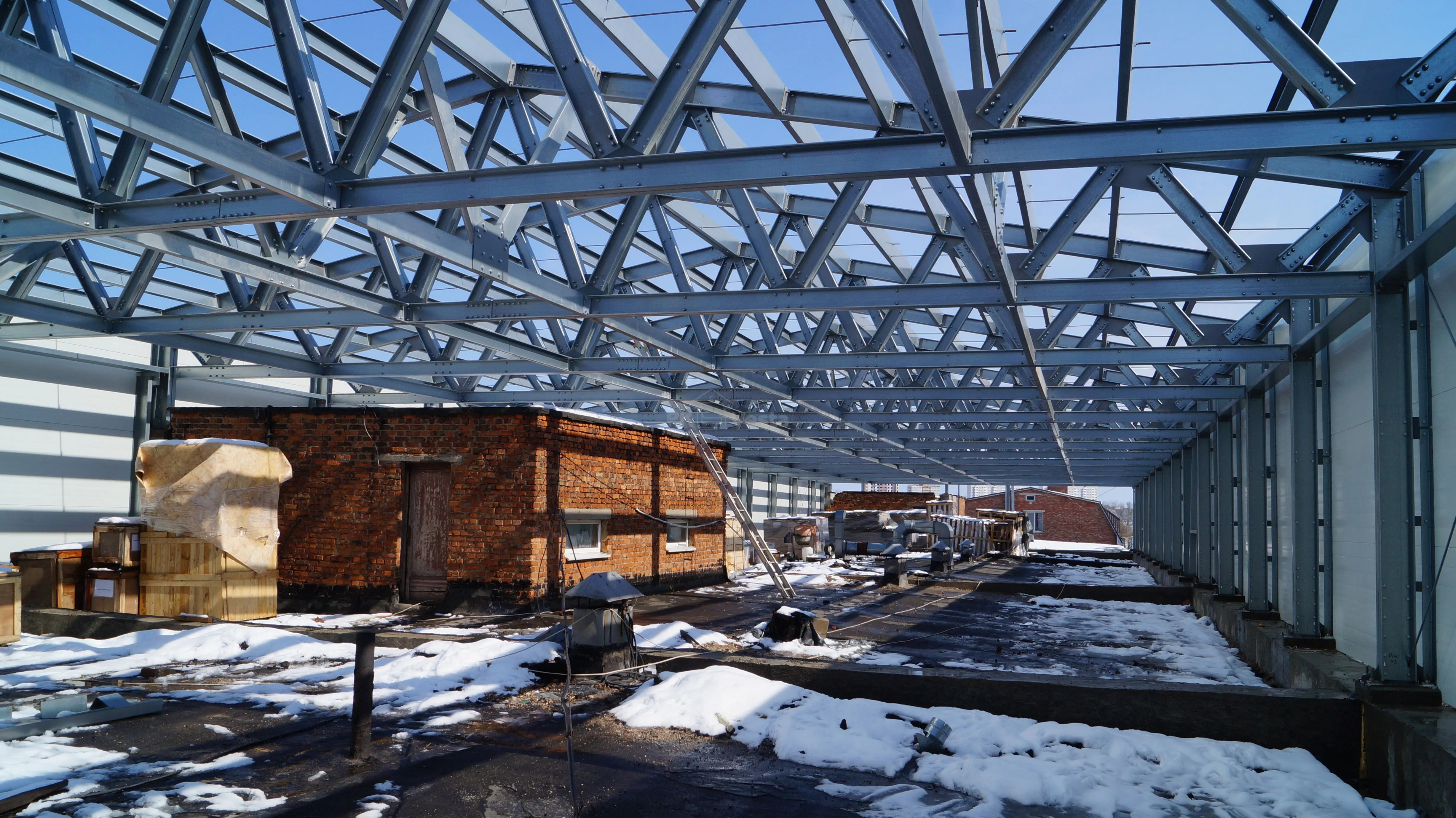 ПК «Веста» объявляет о начале монтажа быстровозводимой надстройки 15 х 70 х 3.3 из ЛСТК для третьего этажа старого здания под техническую зону, склады и офисы в г. Тула, Россия